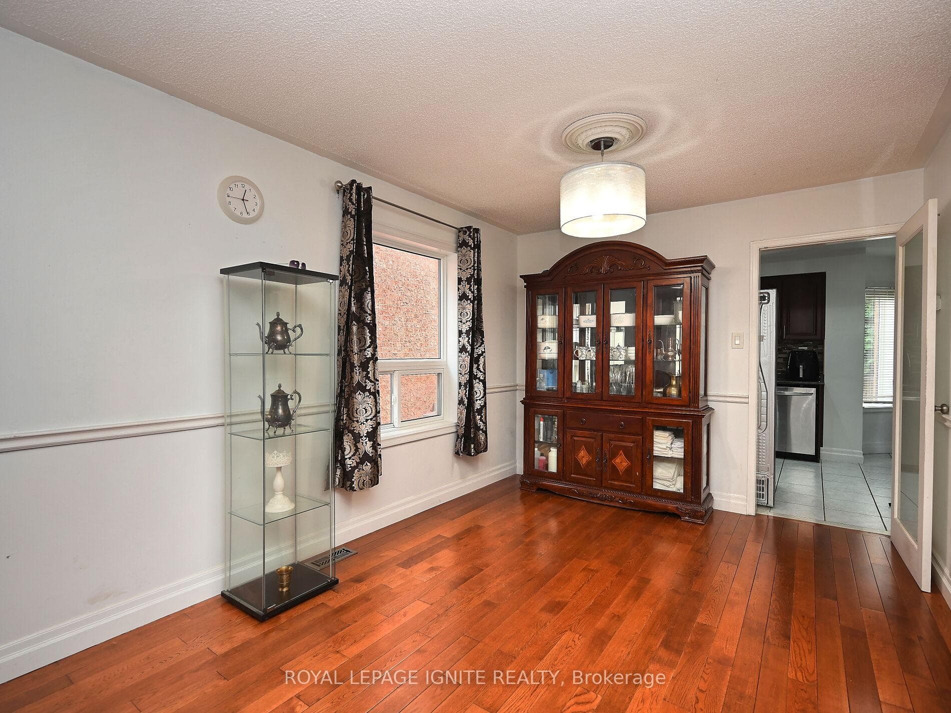1466 Emerson Lane photo 12