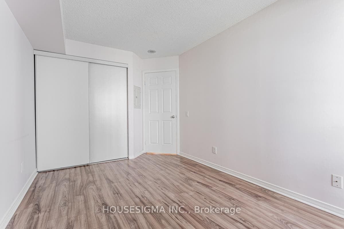 28 Harrison Garden Boulevard Unit 909 photo 20