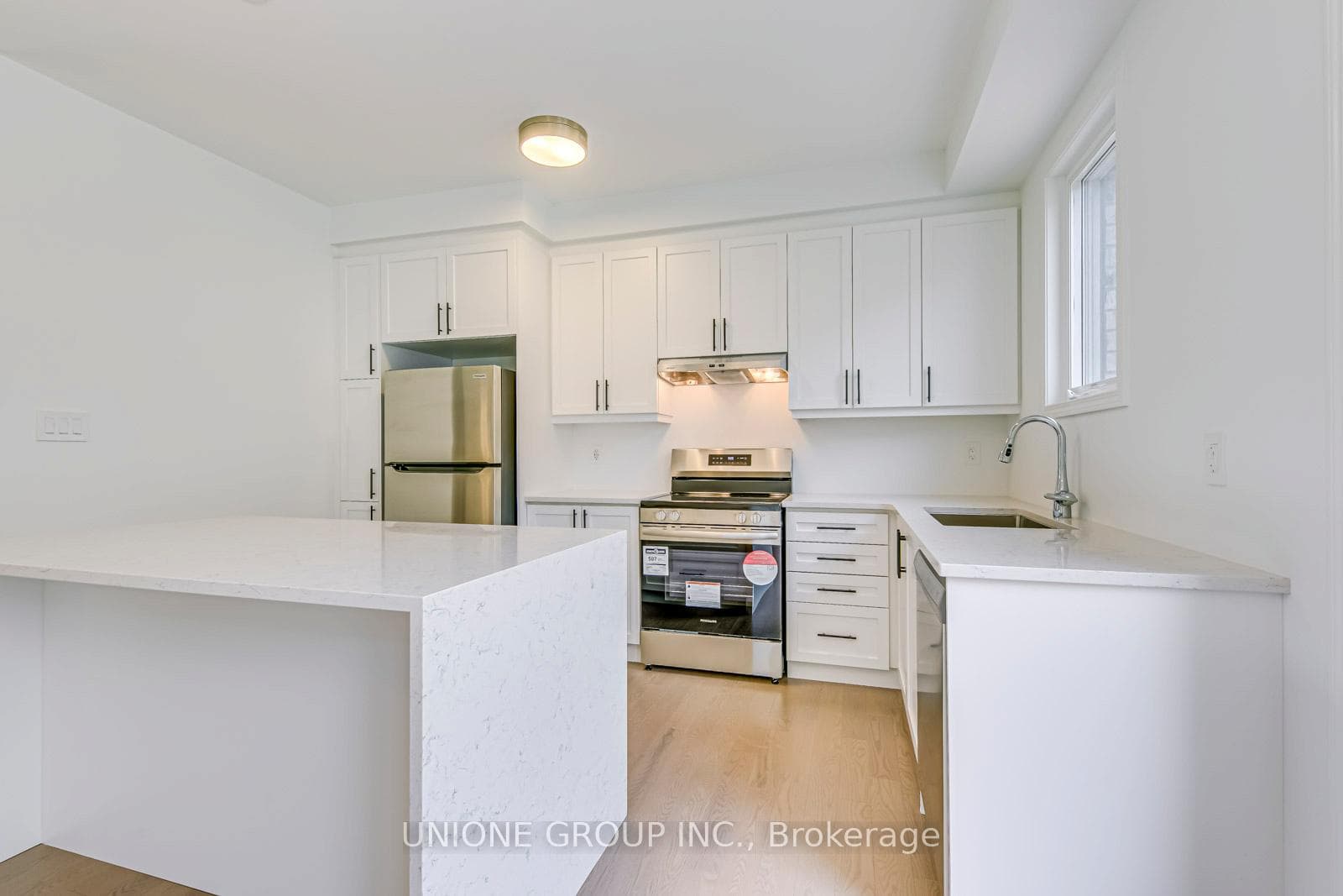 3038 Merrick Road photo 13