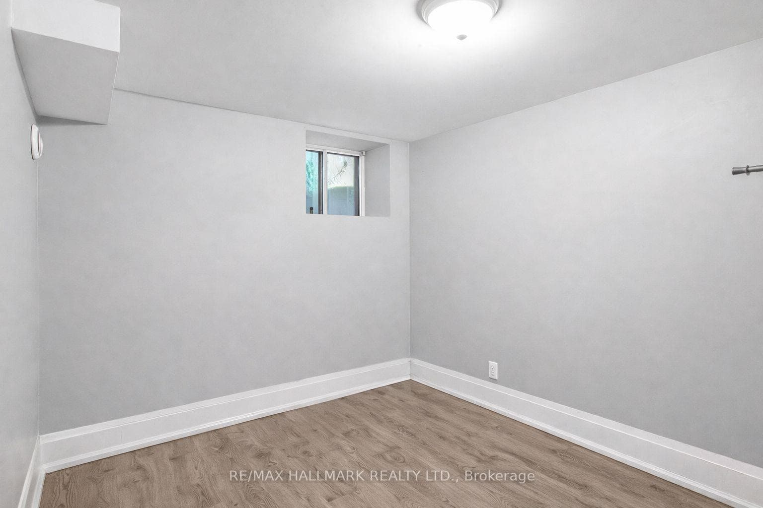 276 Grace Street photo 25
