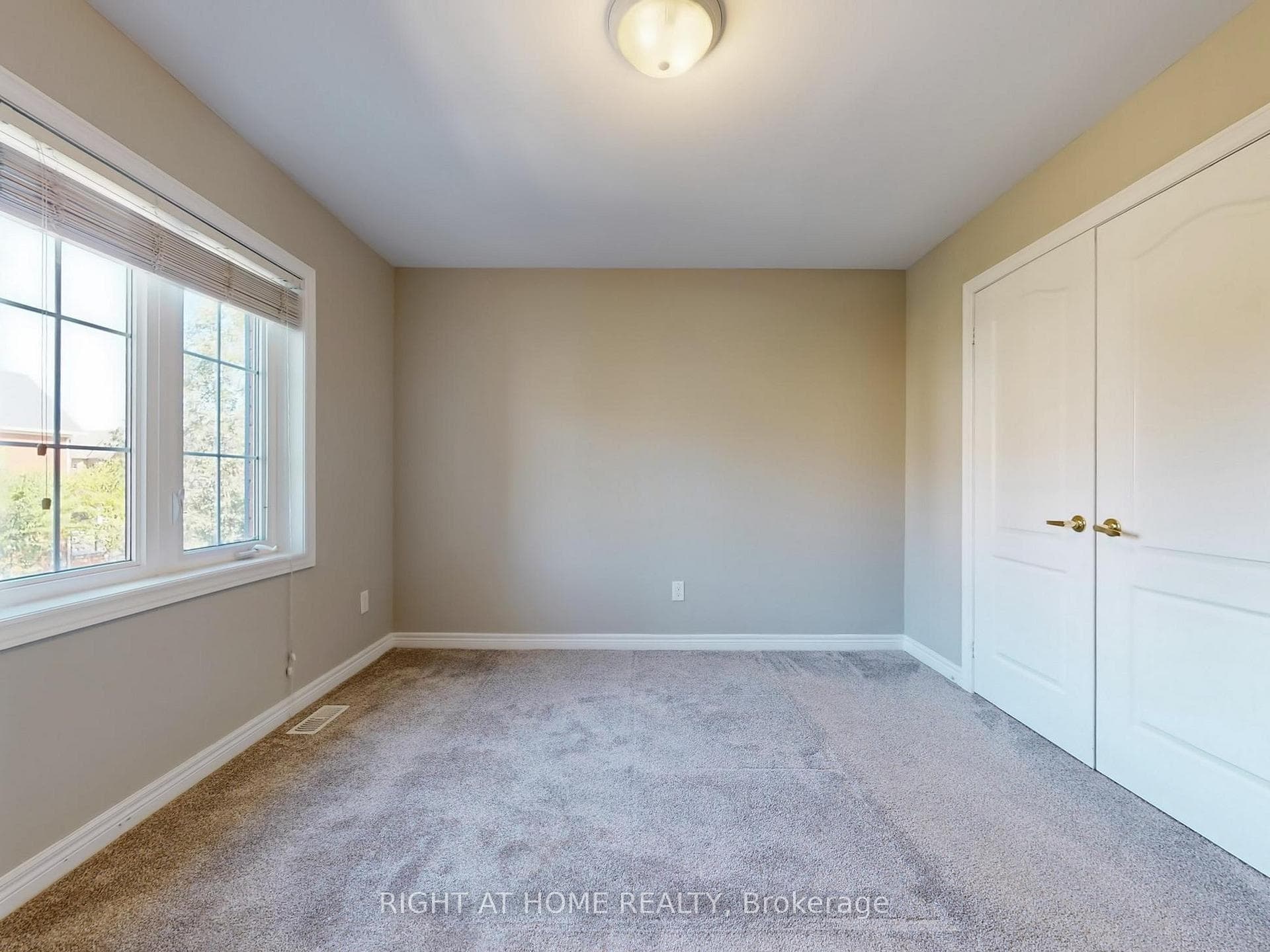 537 Vaughan Court photo 35