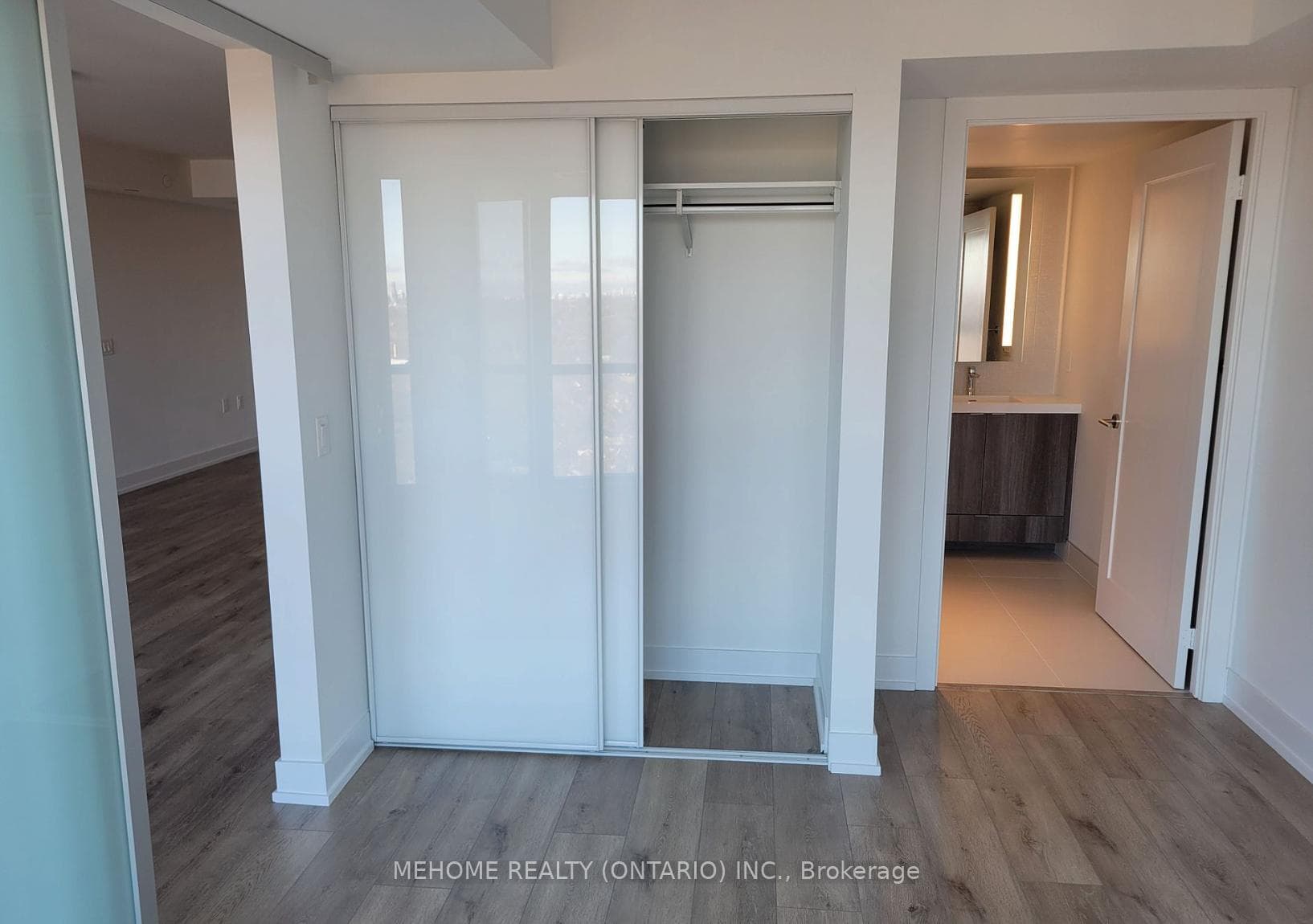 585 Bloor Street Unit 2324 photo 5