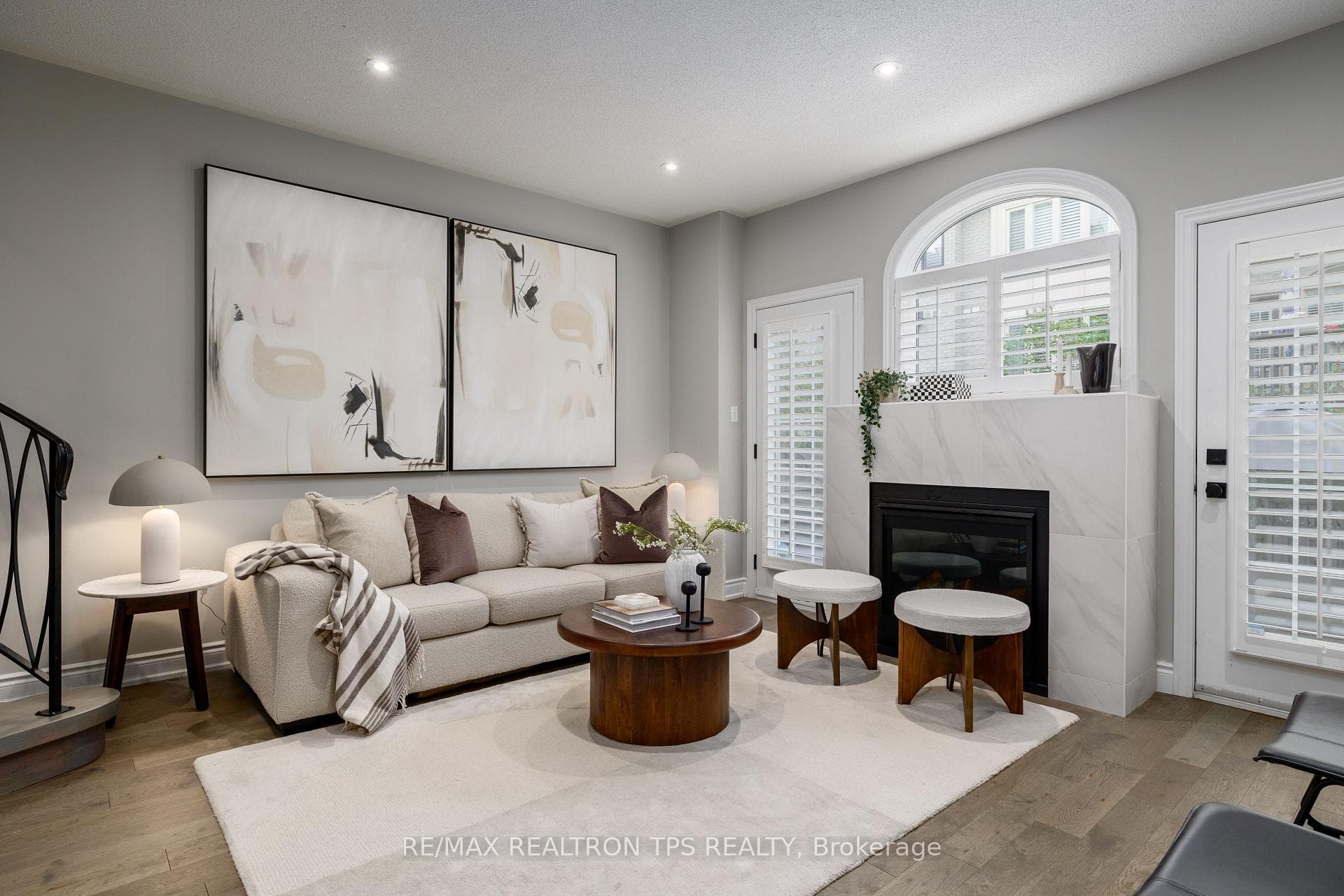 14 Greystone Court photo 1