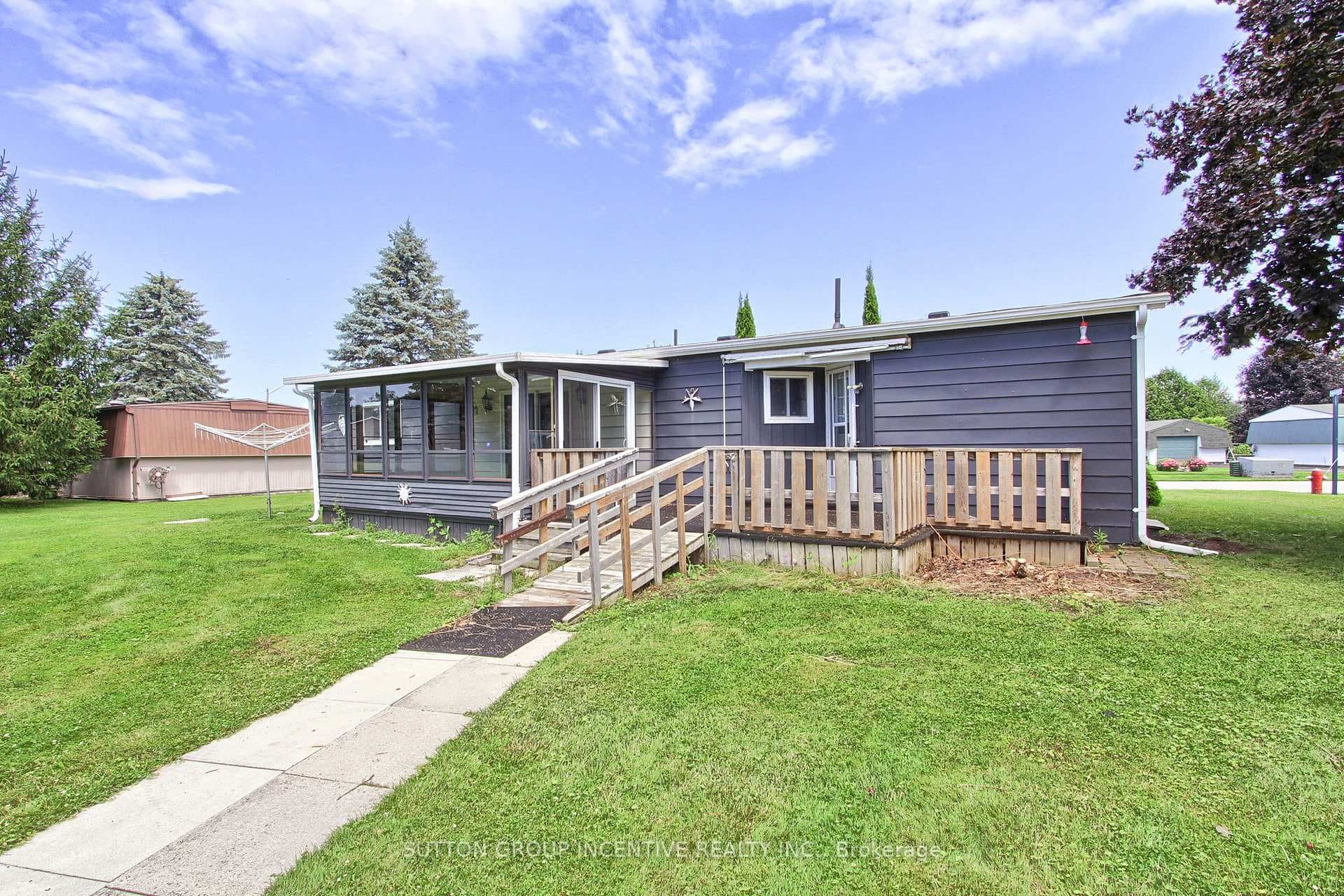 132 Roxanna Drive photo 32