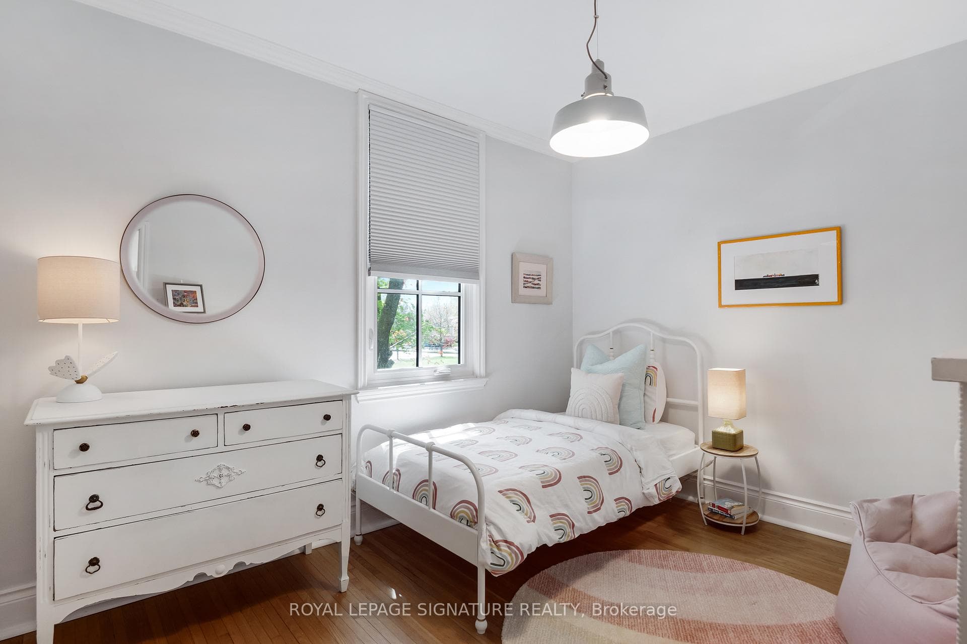 326 Leslie Street photo 17