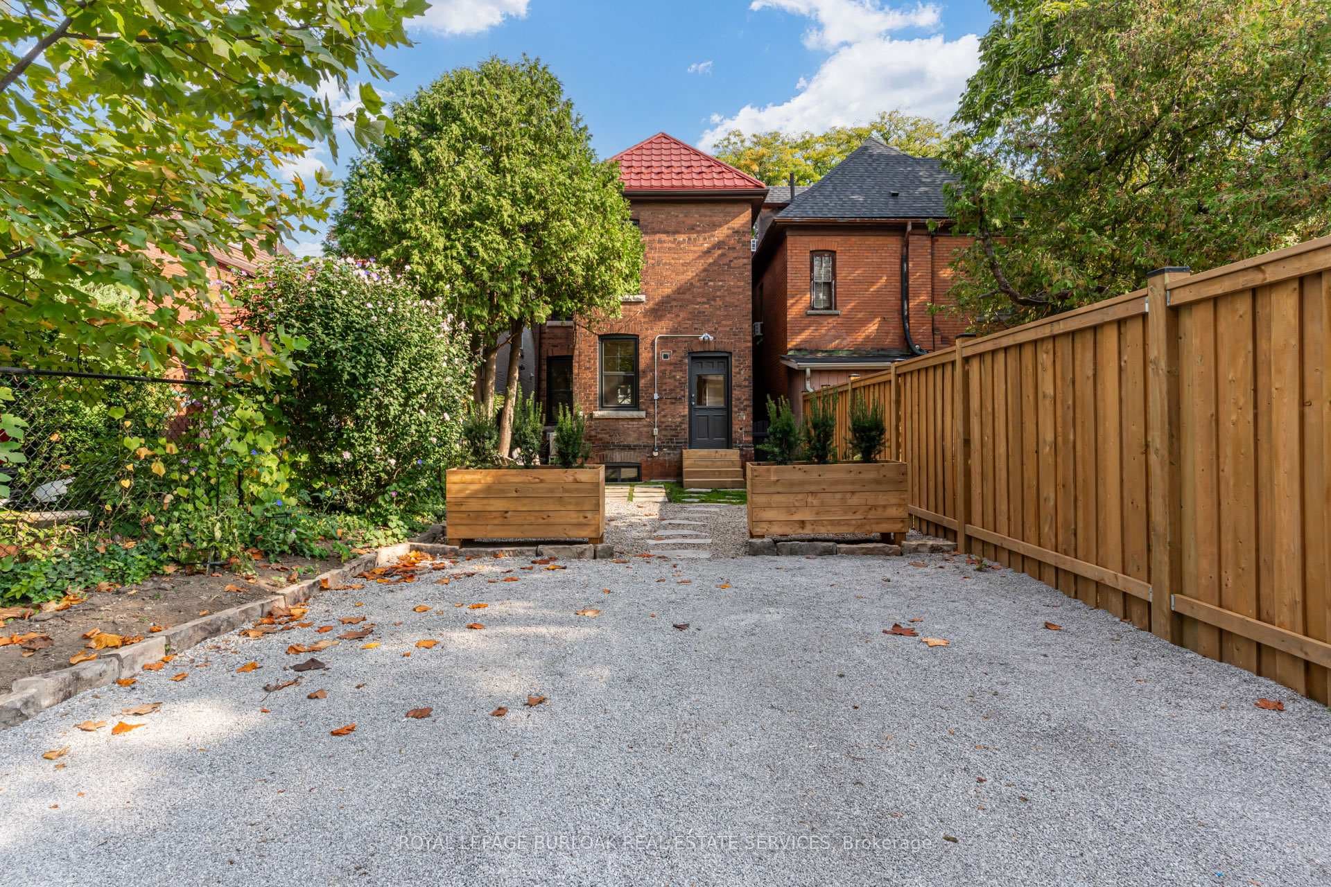 297 Charlton Avenue photo 39