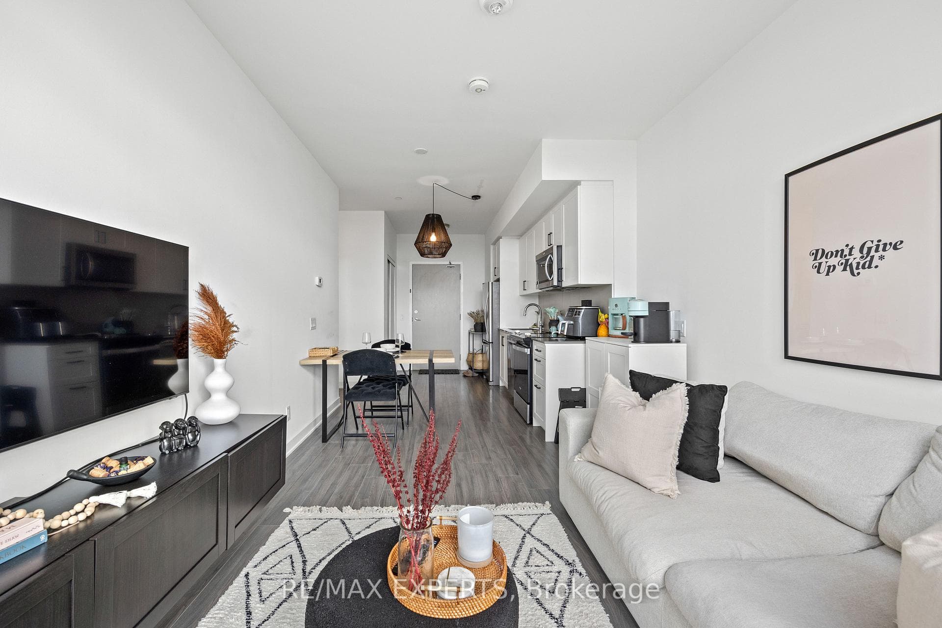 681 Yonge Street Unit 707 photo 5