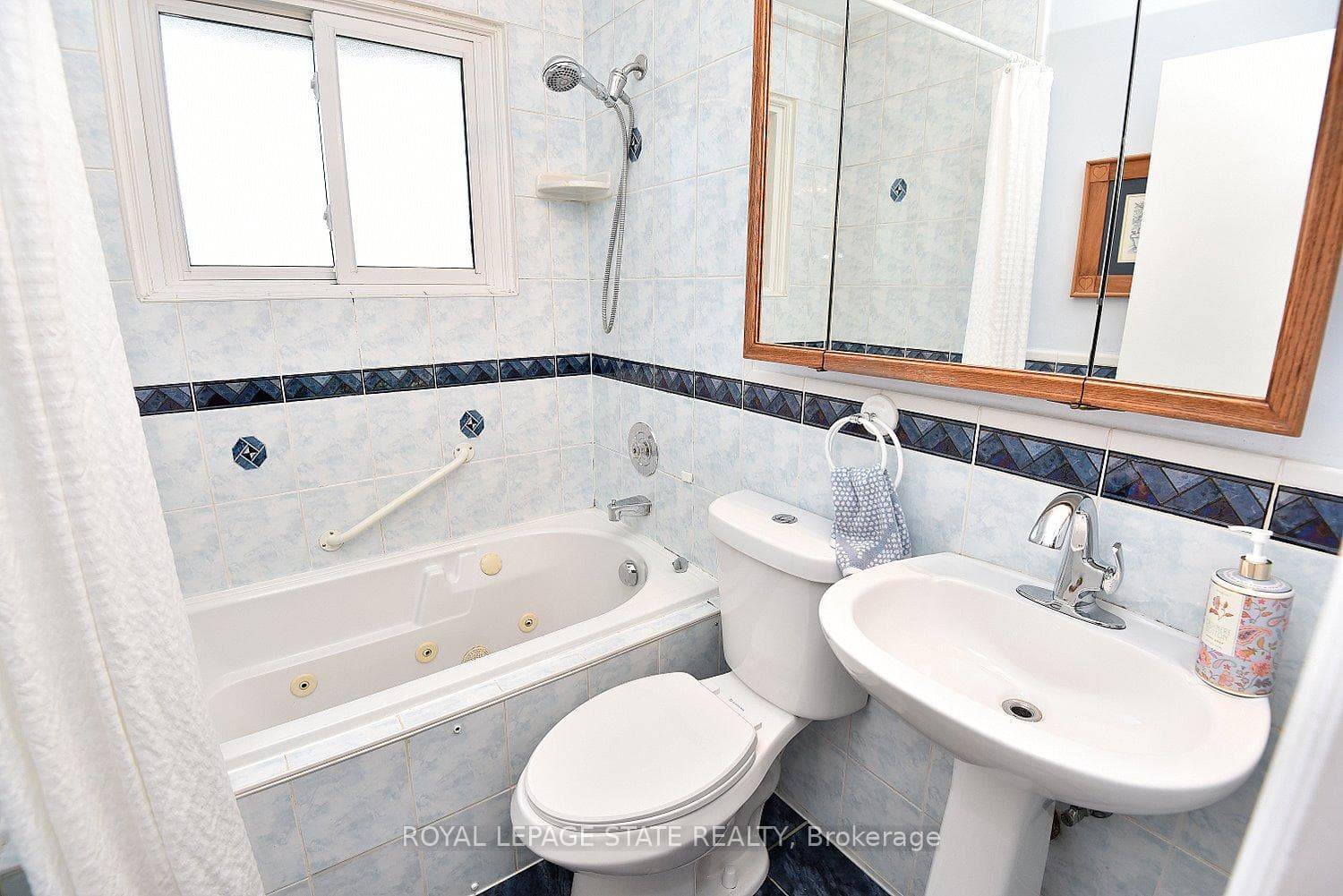 10 Alderney Avenue photo 26