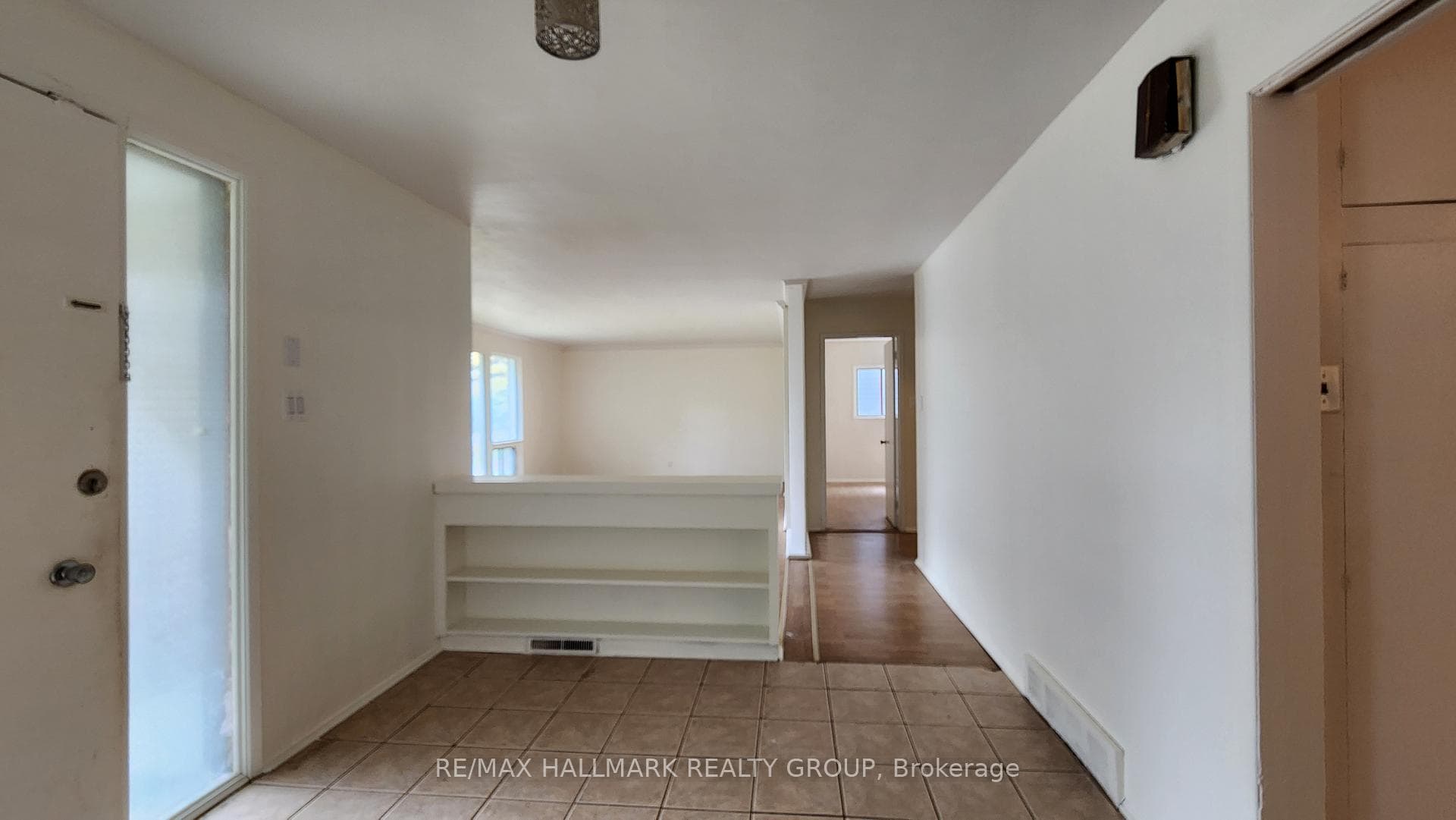 447 ROGER Road photo 4