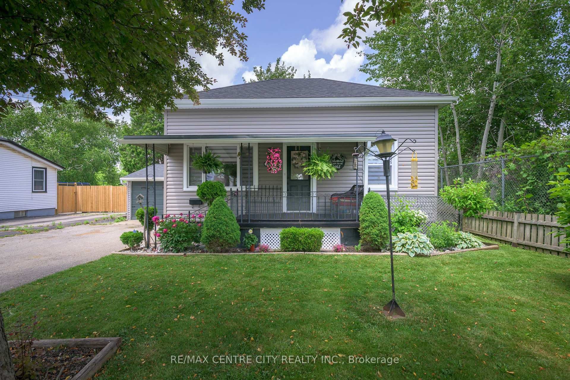 1650 Evangeline Street photo 1