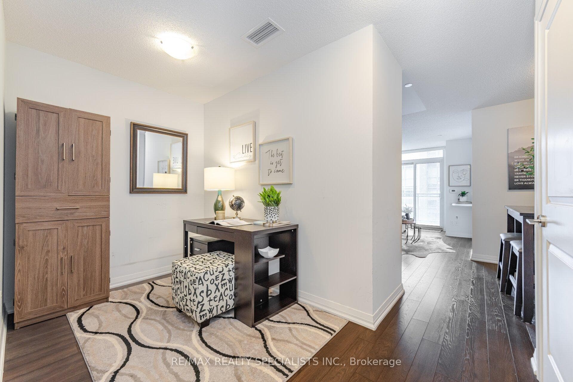 30 Meadowglen Place Unit 1609 photo 7