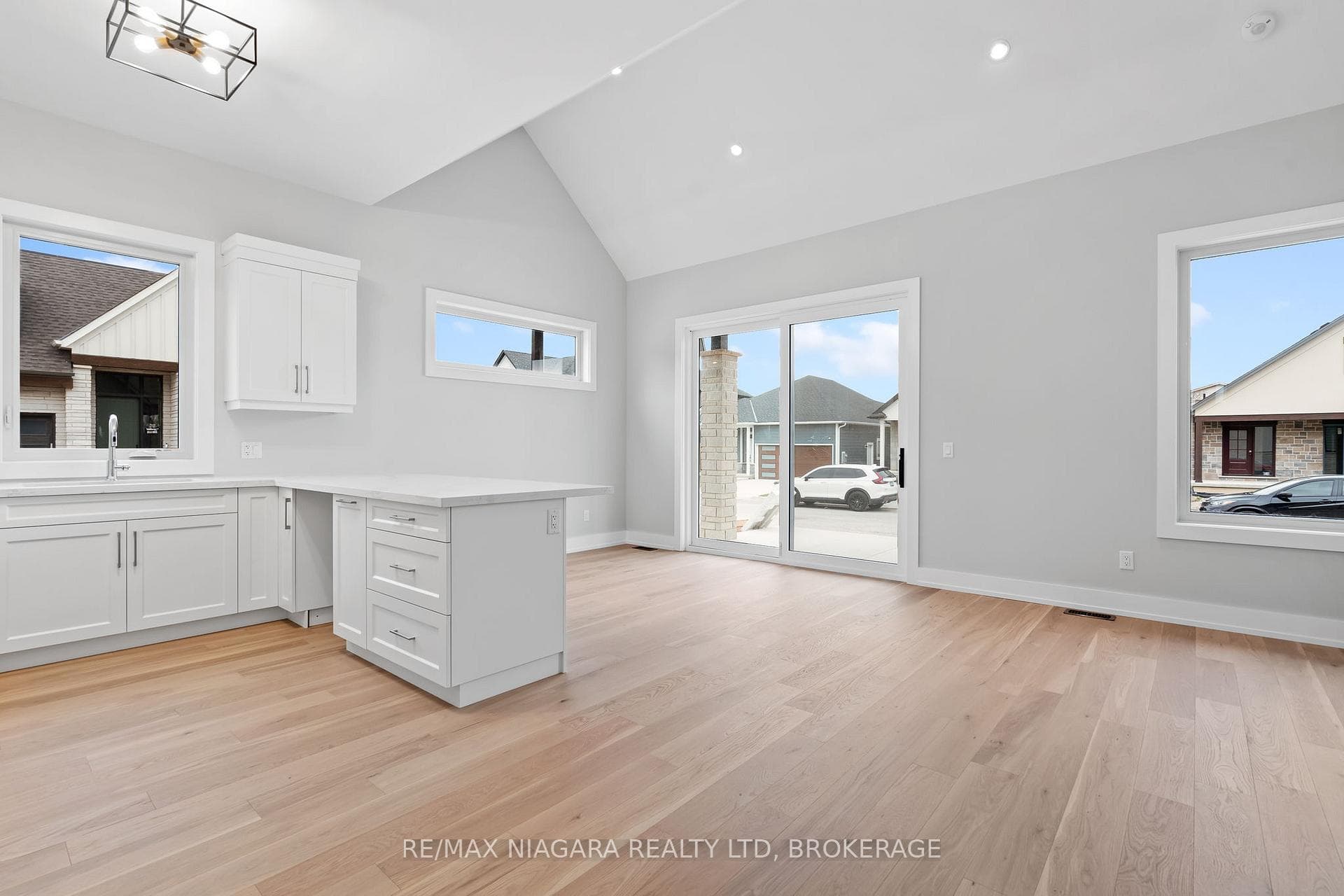 41 Ivy Crescent Unit 1 photo 14