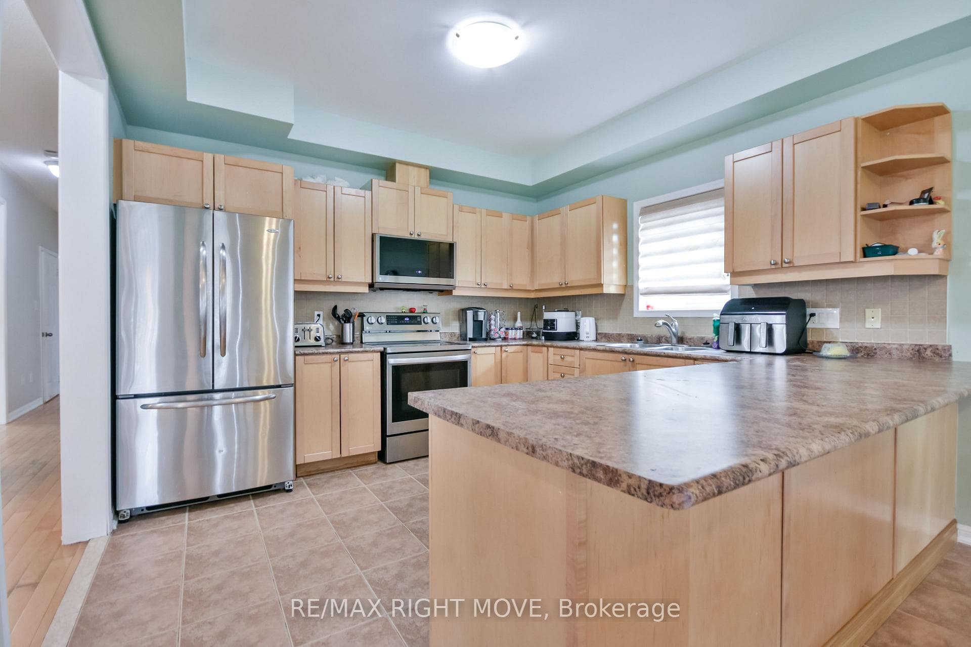132 The Queensway N/A photo 12