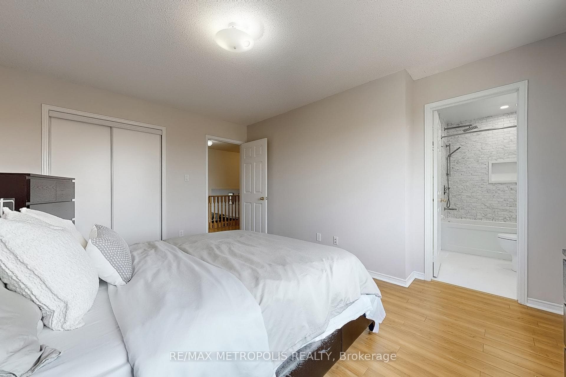 175 Roxbury Street photo 30
