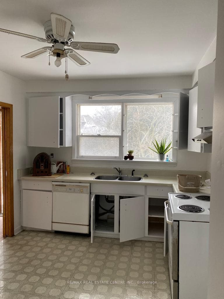 462 Scarsdale Crescent photo 7