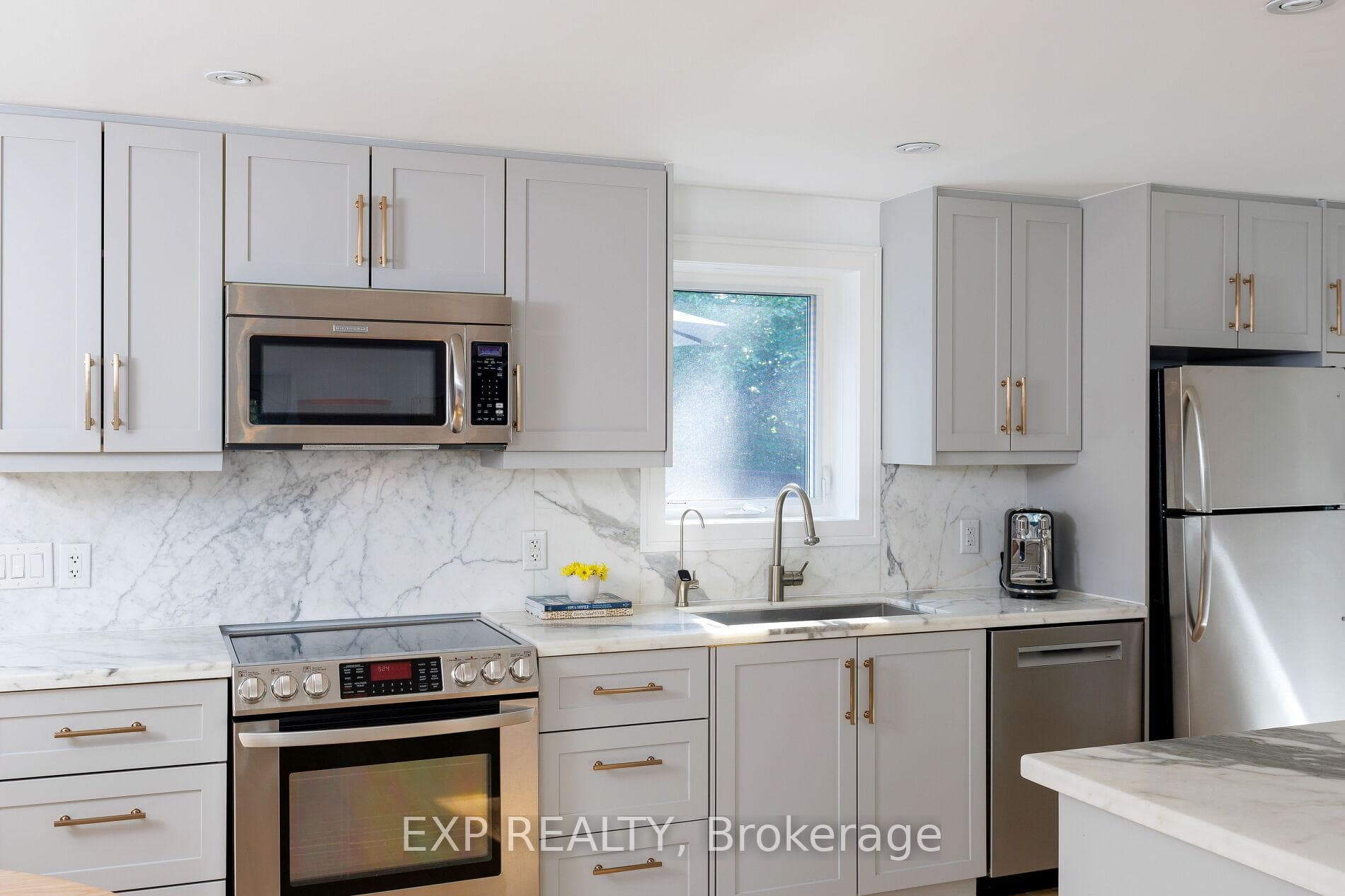 870 Royal York Road photo 12