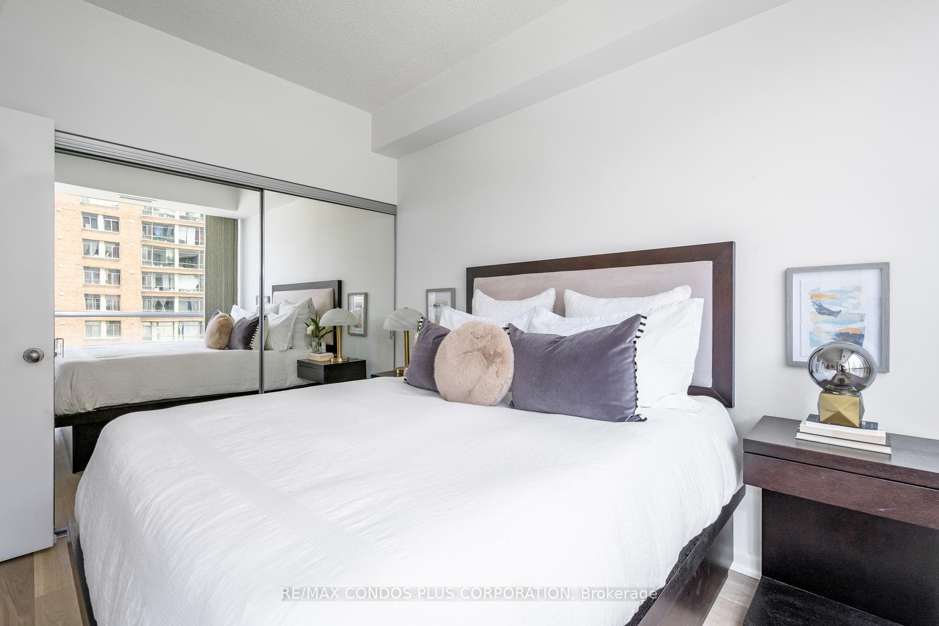 111 Elizabeth Street Unit 1119 photo 8
