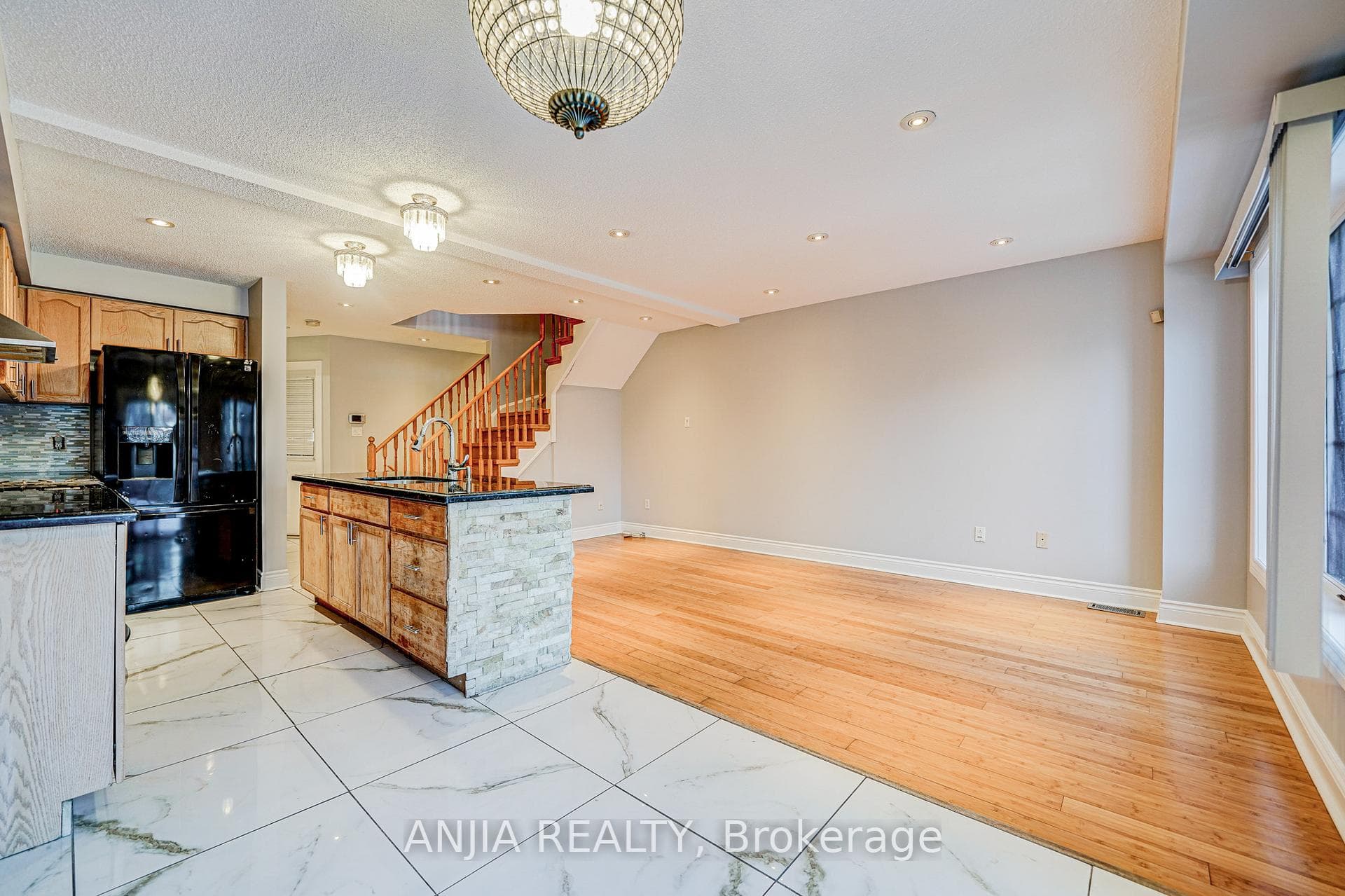 146 Billingsley Crescent photo 13