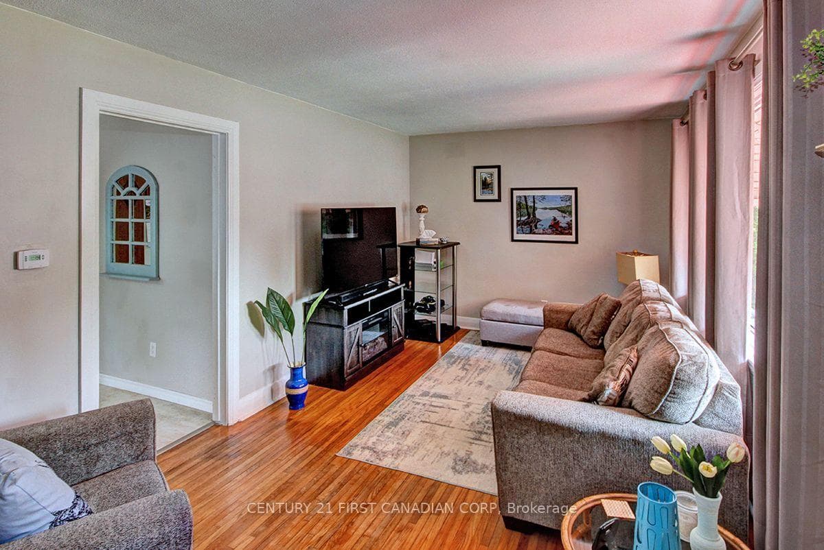 396 Avondale Road photo 6