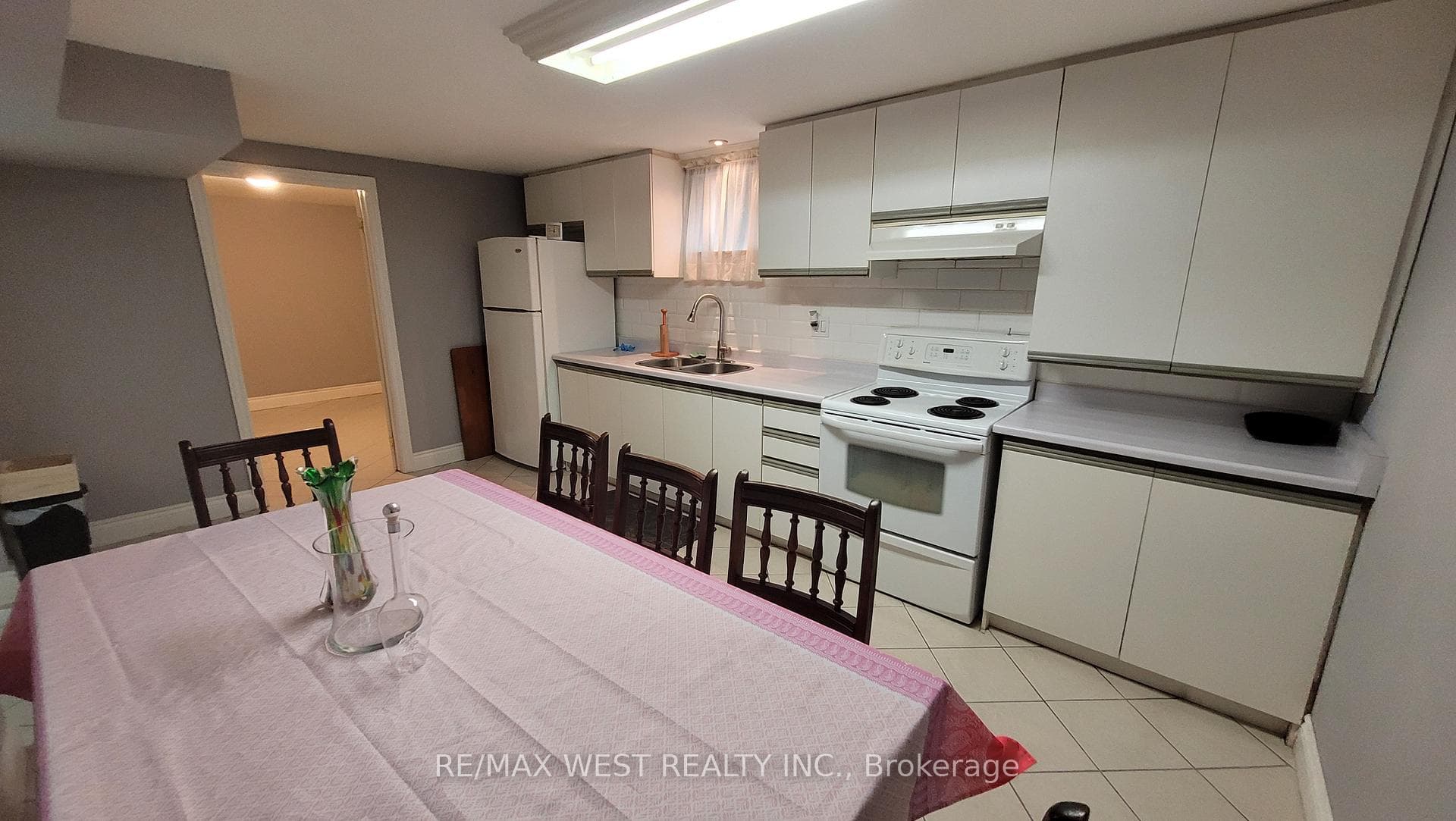 144 Sydel Crescent photo 9