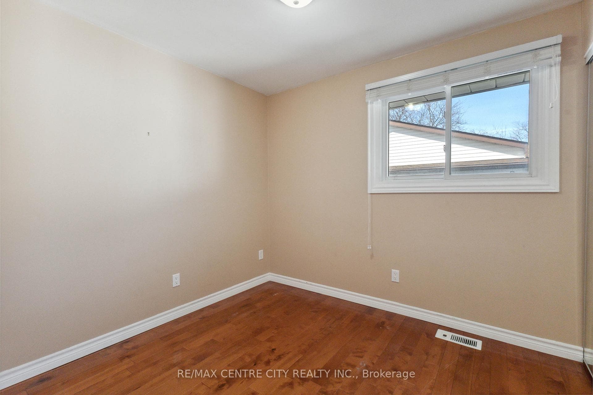 50 Stroud Crescent photo 21