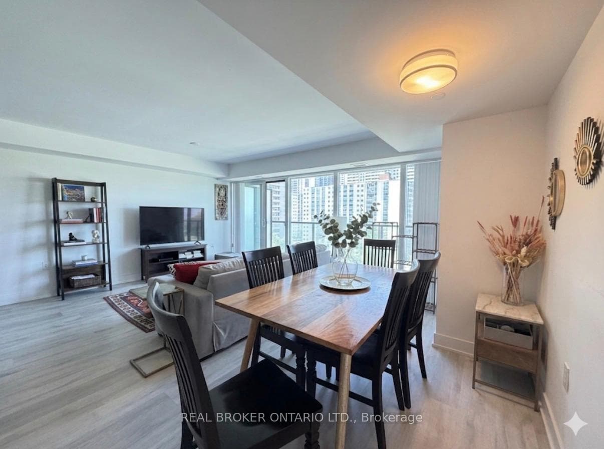 575 Bloor Street Unit 602 photo 4