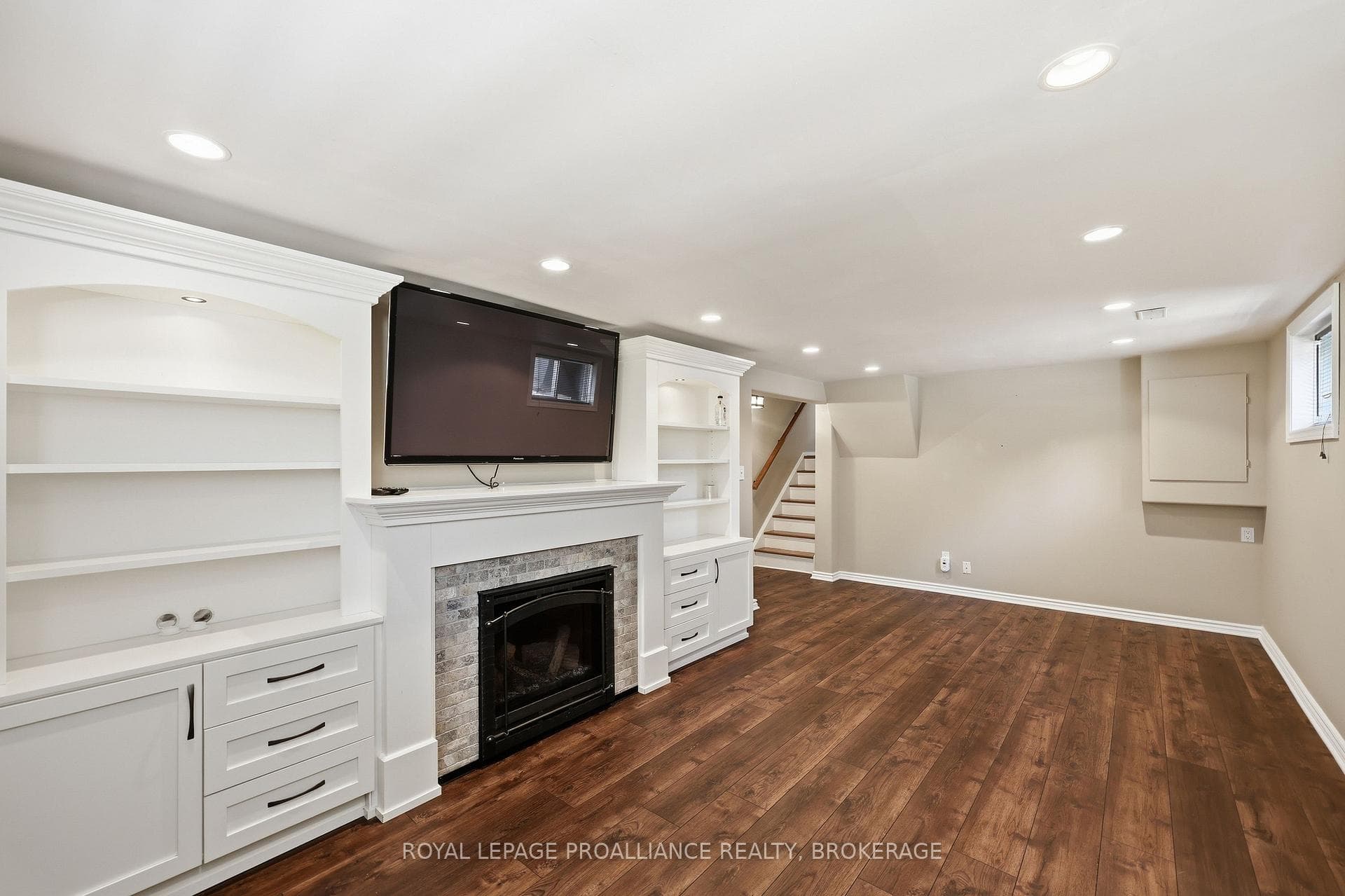 317 Avenue Road photo 49