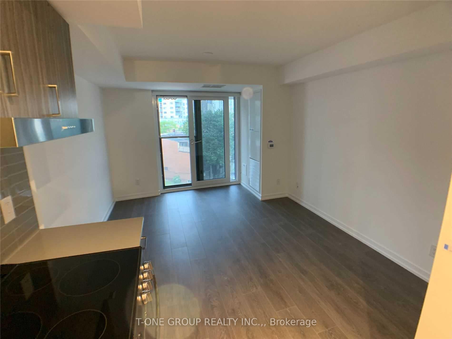 219 Dundas Street Unit 610 photo 2