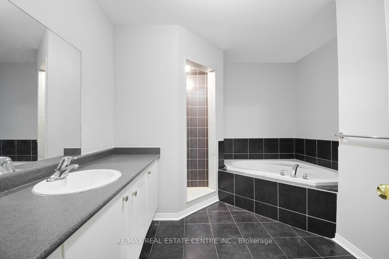 112 Commodore Drive photo 41