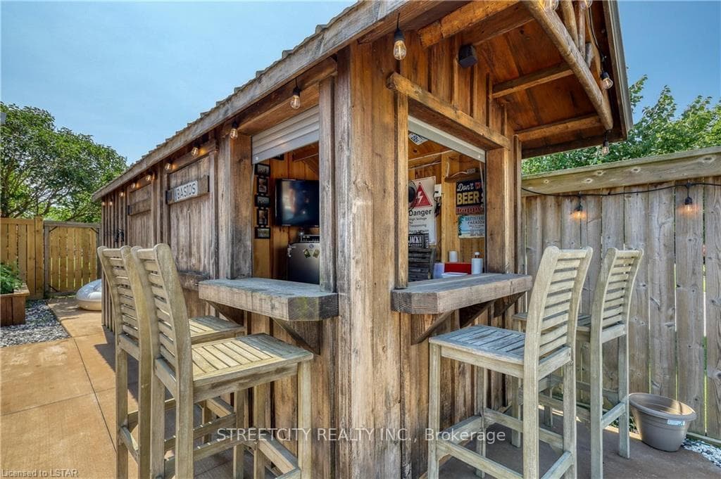 2 Mulberry Lane photo 6