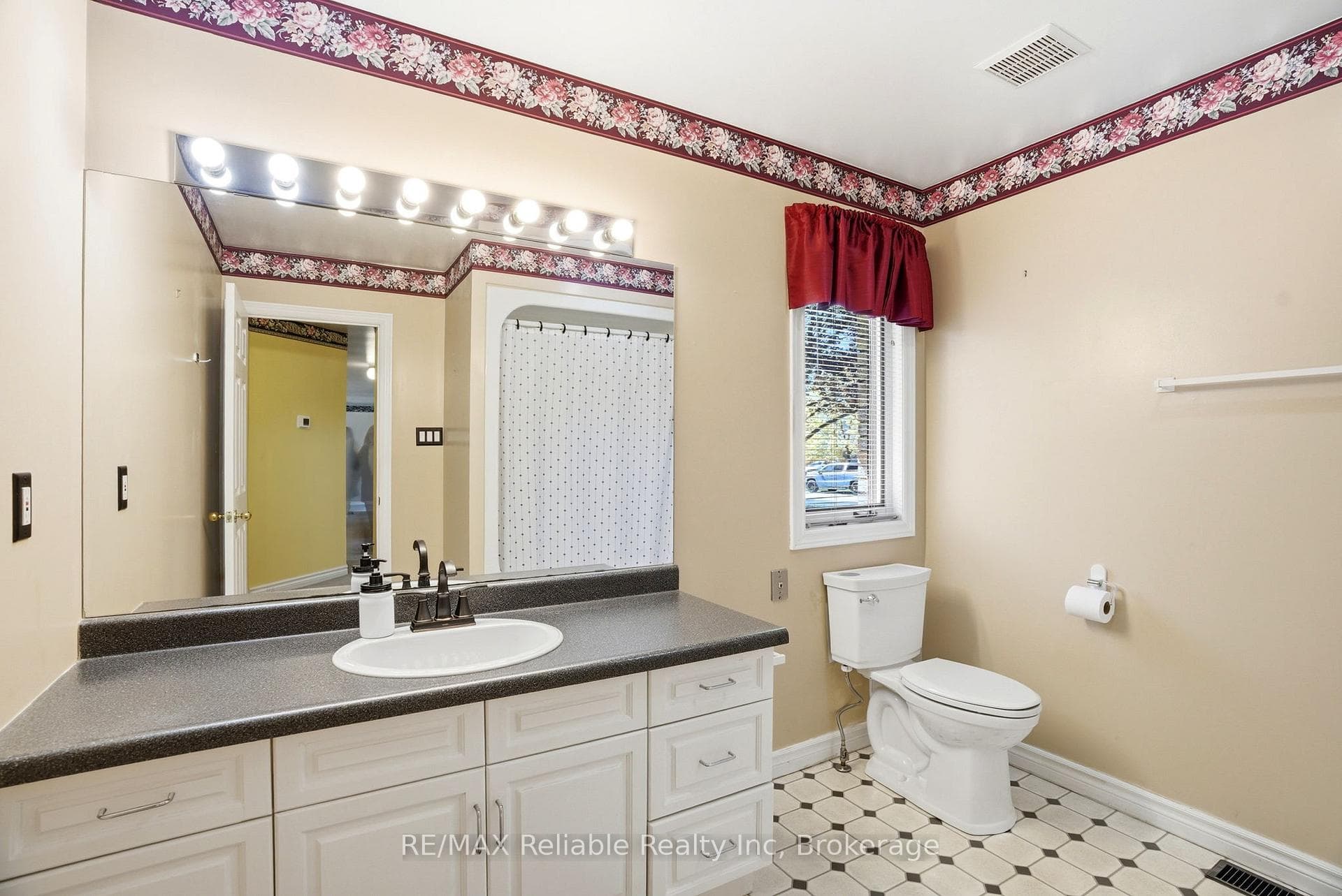 235 Willis Way photo 18