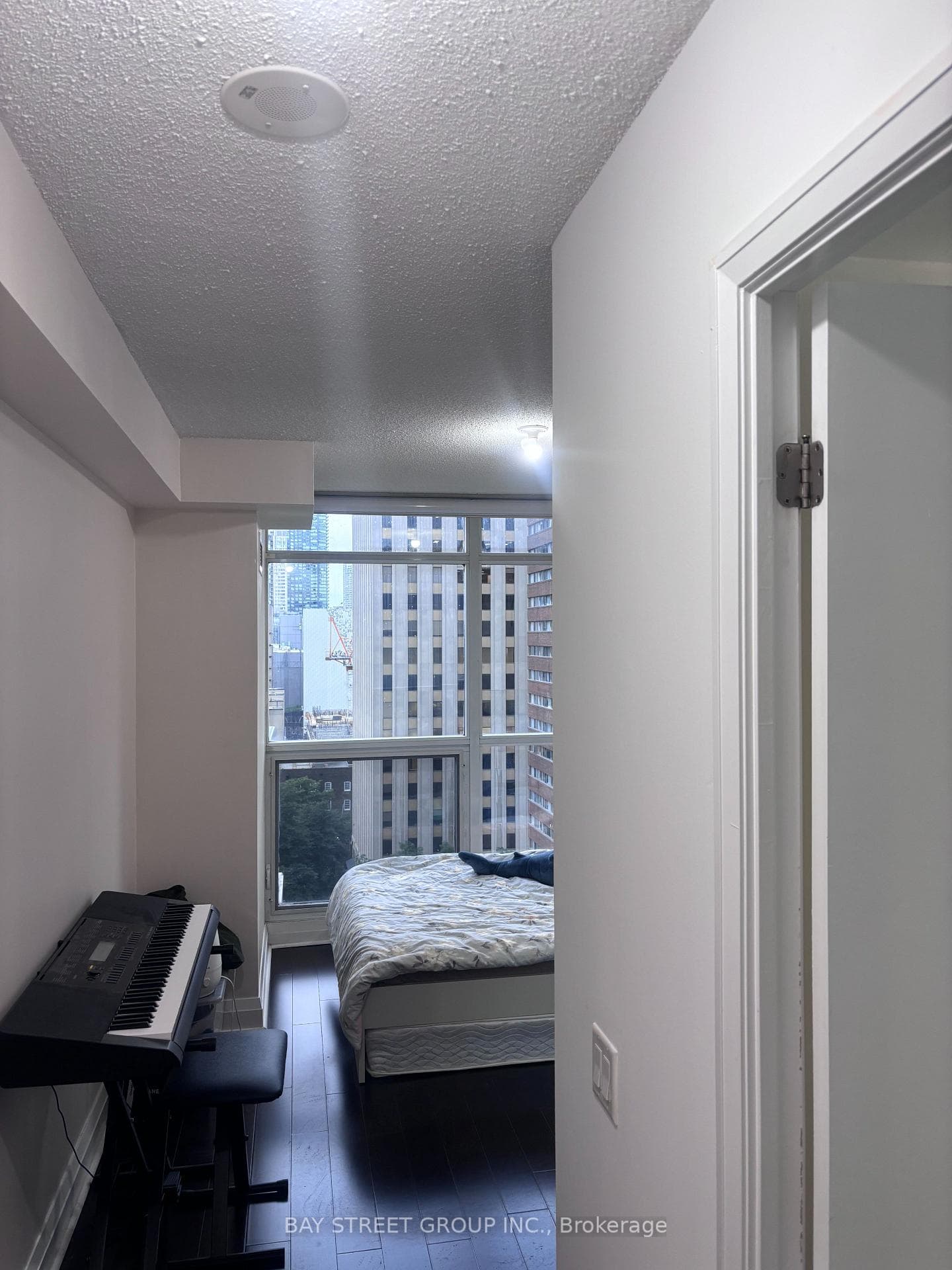 21 Carlton Street Unit 1310 photo 4