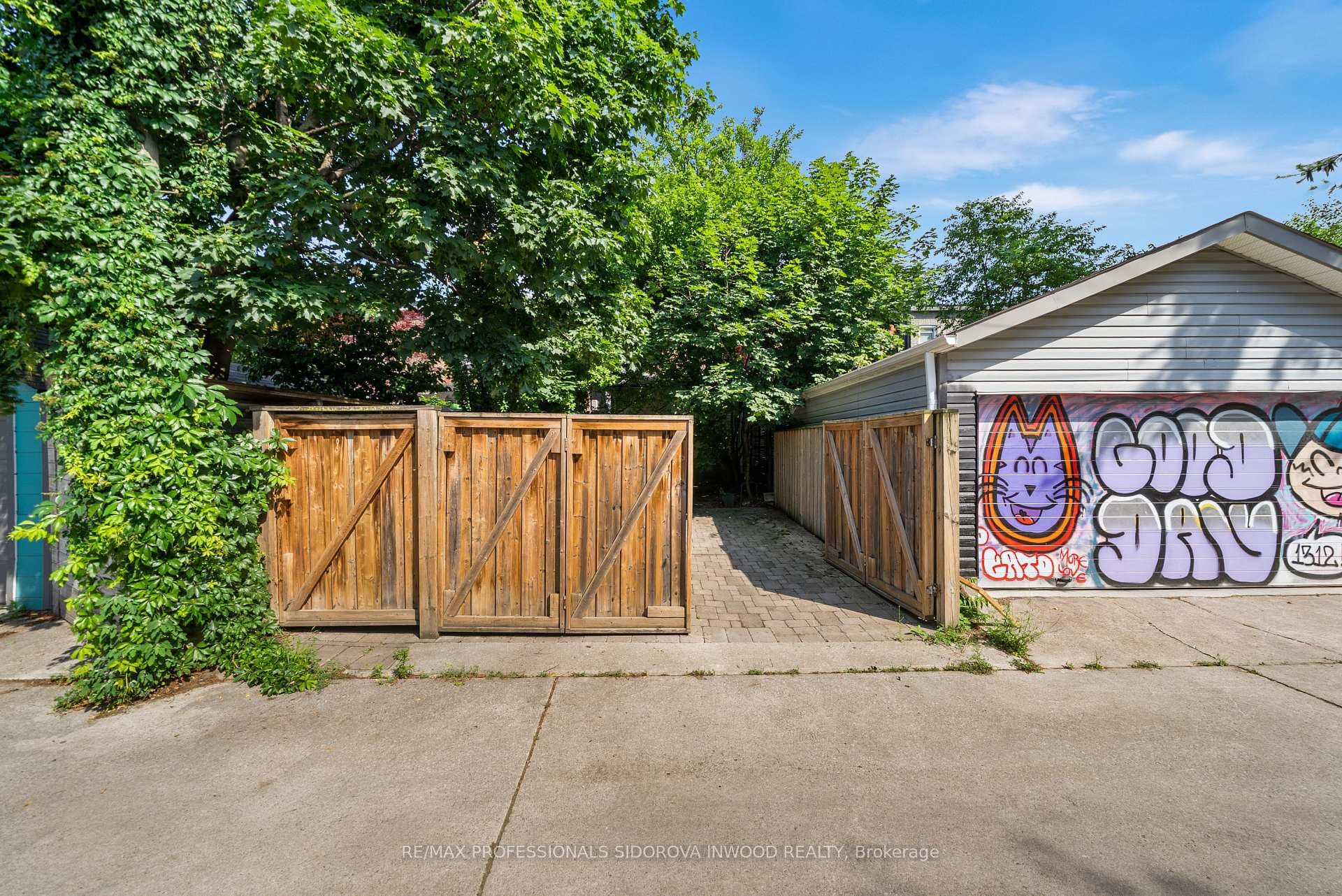 44 Golden Avenue photo 40