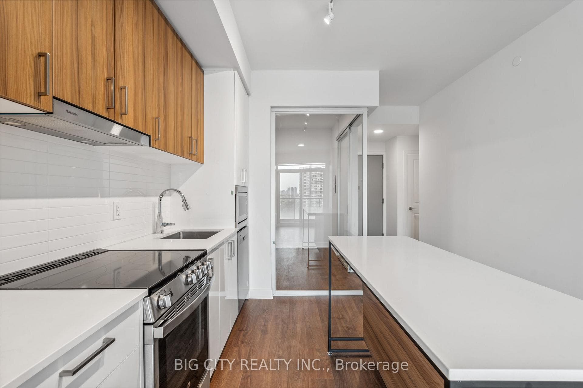 30 Upper Mall Way Unit 608A photo 8