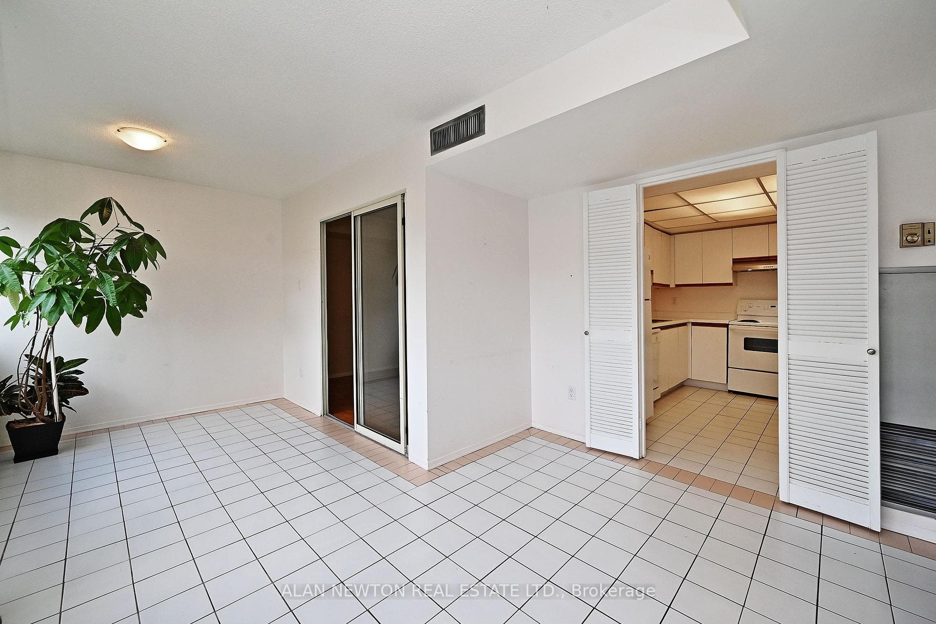 30 Harding Boulevard Unit 315 photo 19