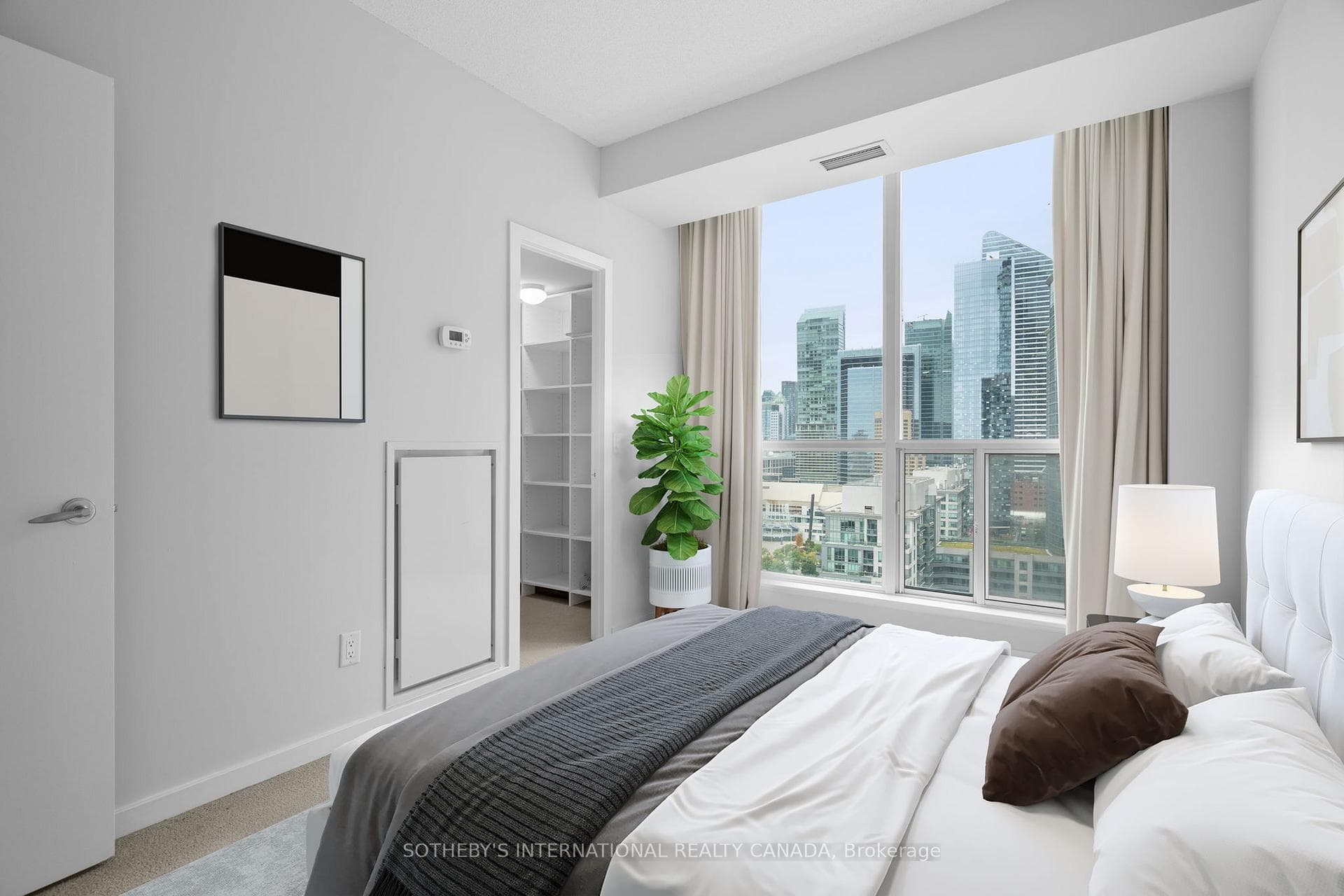 218 Queens Quay Unit 2202 photo 22