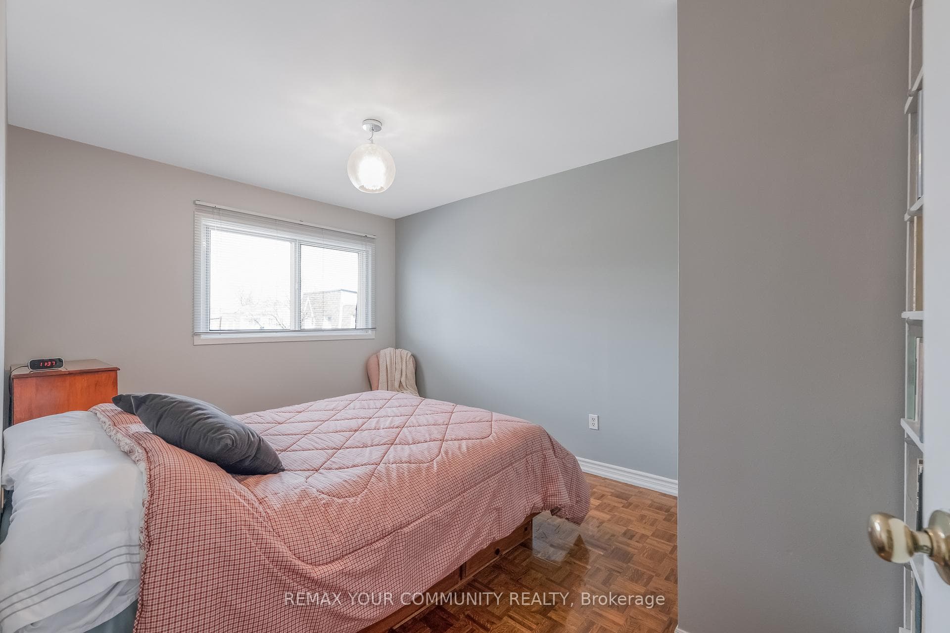 97 Poplar Crescent photo 27