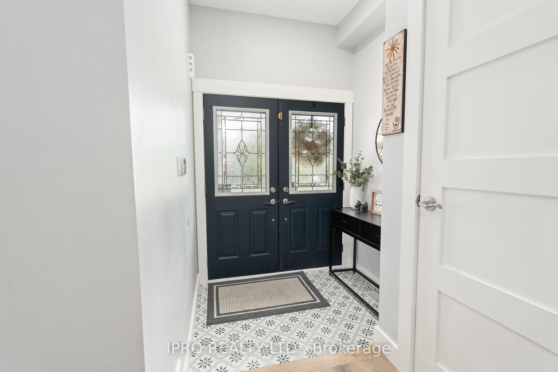 48 Meadowlark Drive photo 2