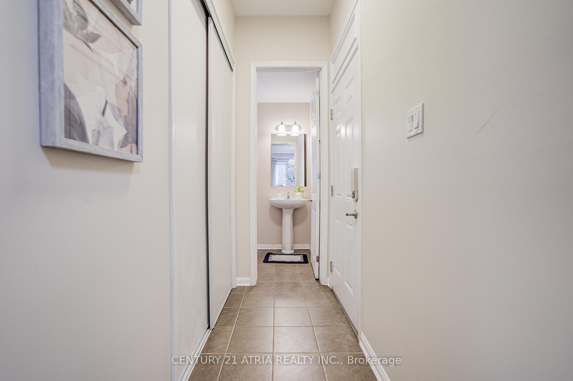 56 Kelly Crescent photo 8