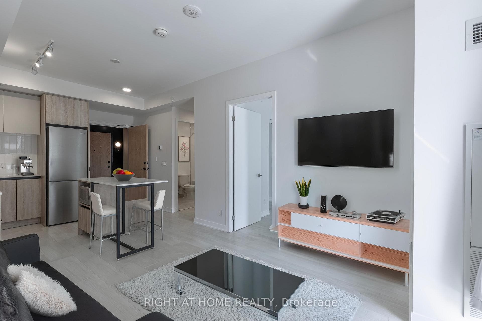 7950 Bathurst Street Unit 320 photo 5