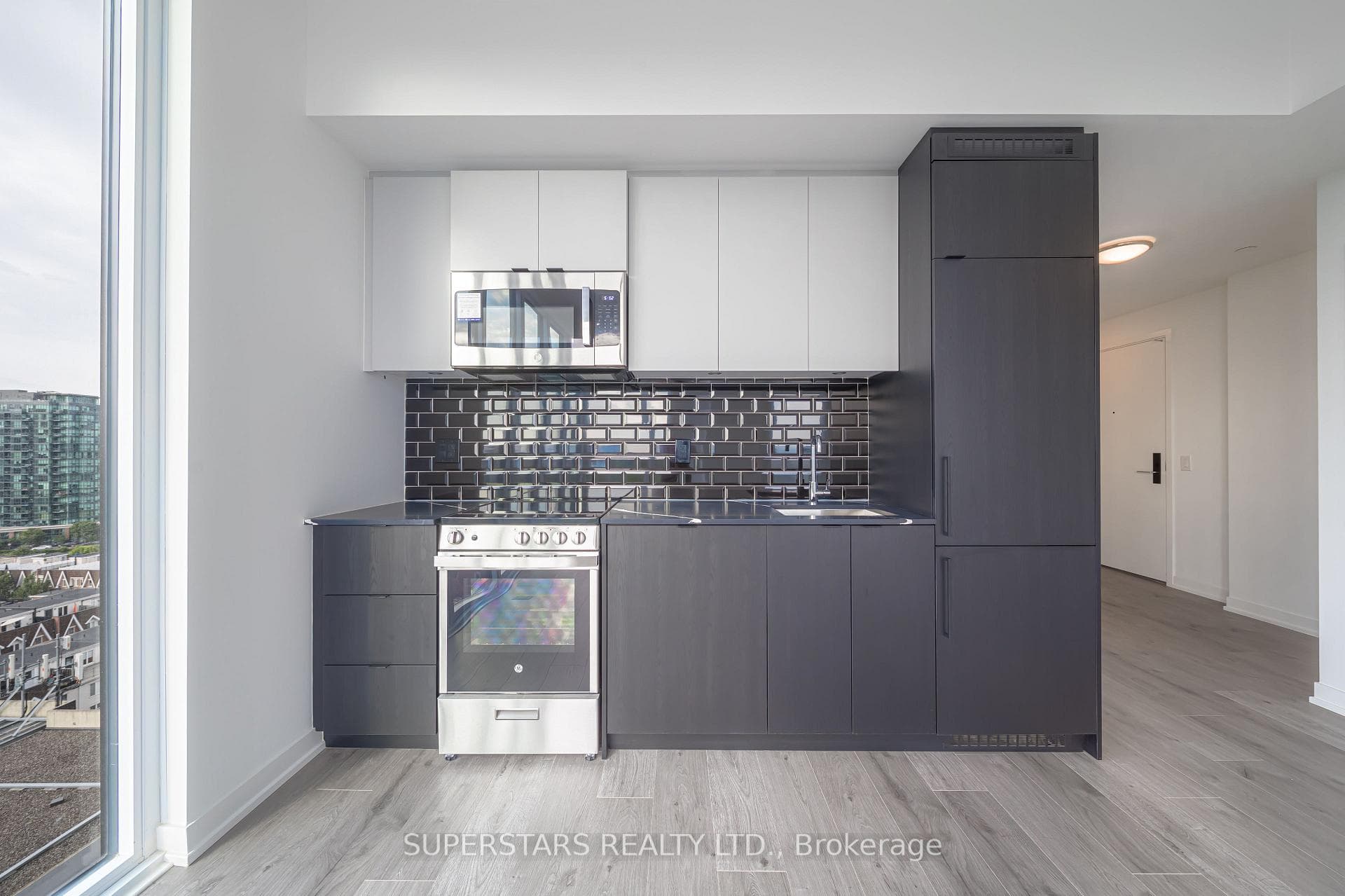 285 Dufferin Street Unit 1124 photo 6