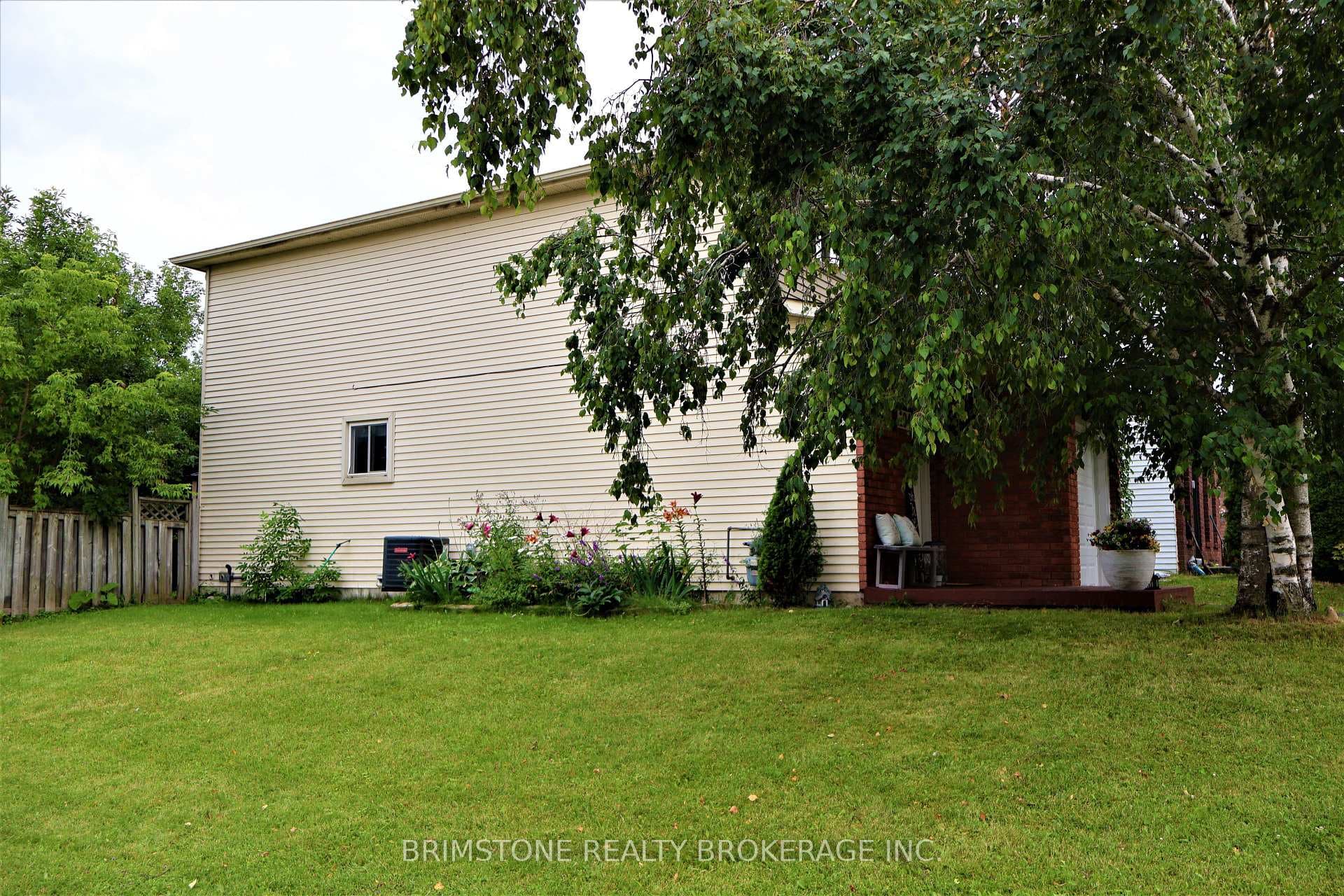 104 Hickling Trail photo 5