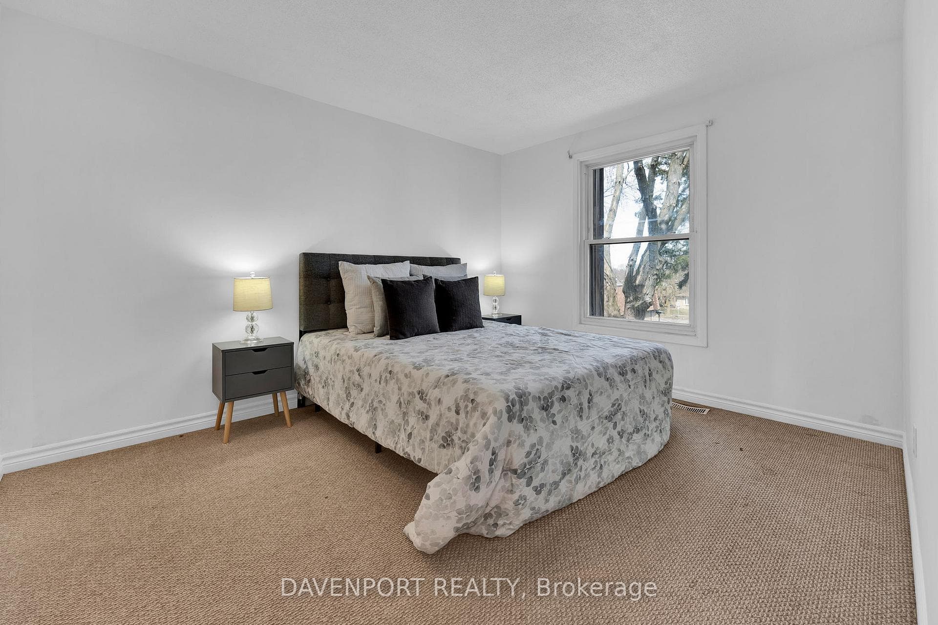 525 Strasburg Road photo 10
