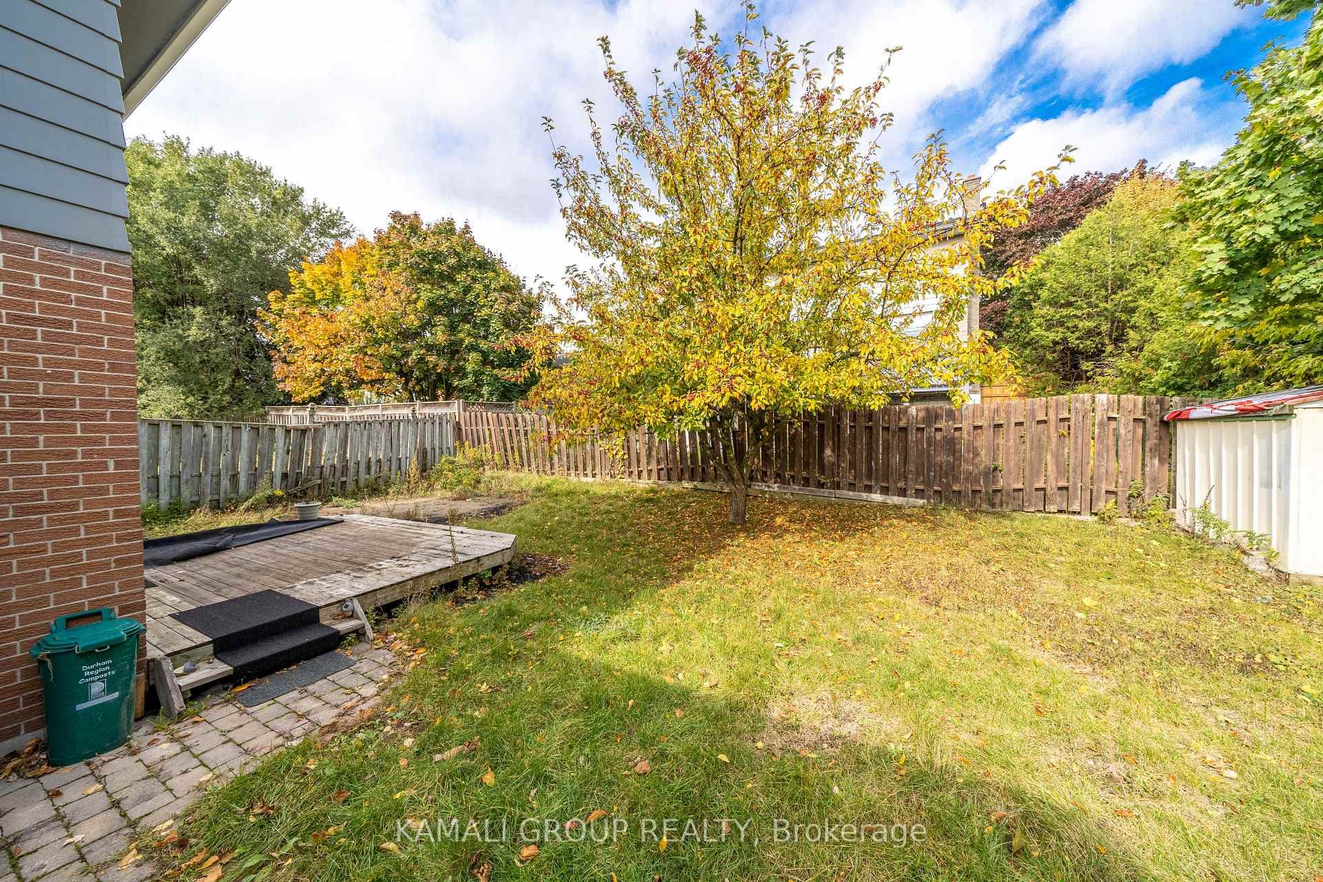 913 Carnaby Crescent photo 29
