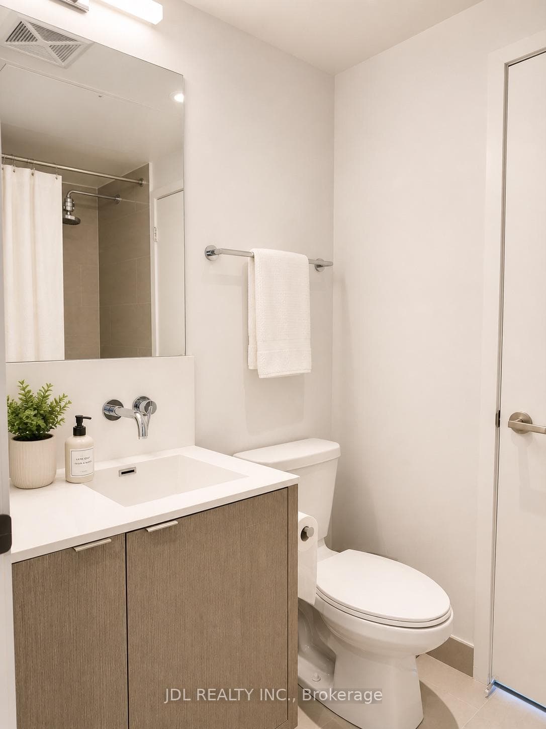 88 Harbour Street Unit 3305 photo 6