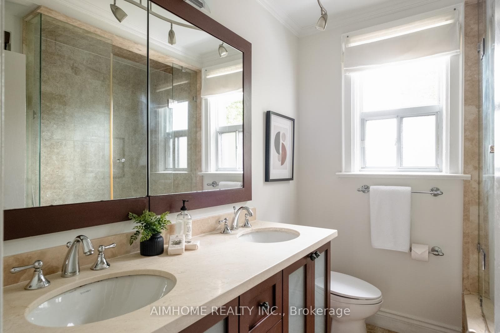 40 Kings Park Boulevard photo 16