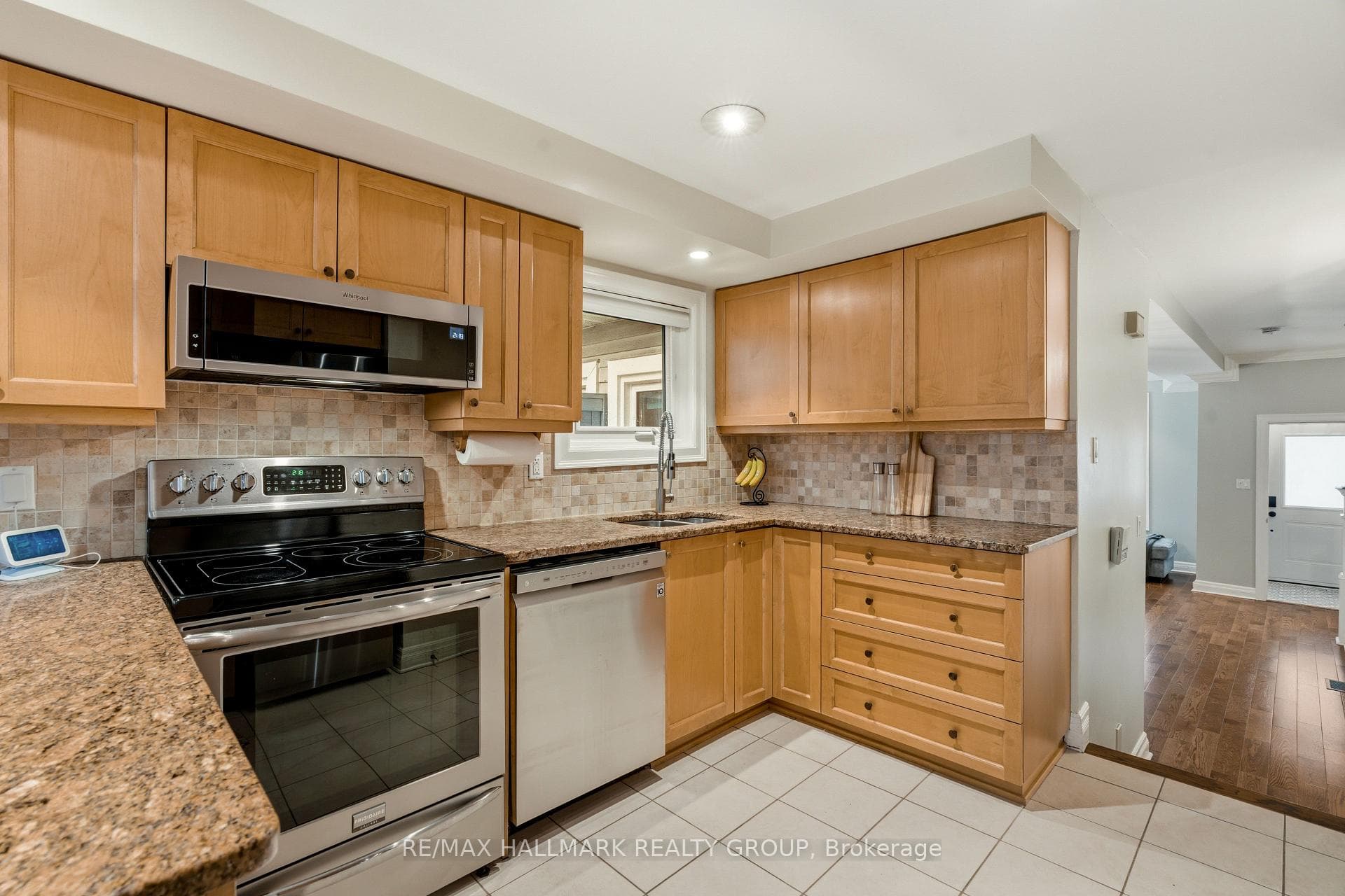 417 Daly Avenue photo 10