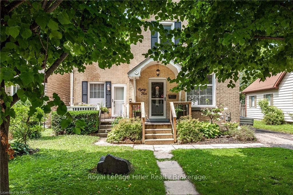 84 MCNAB Street photo 2