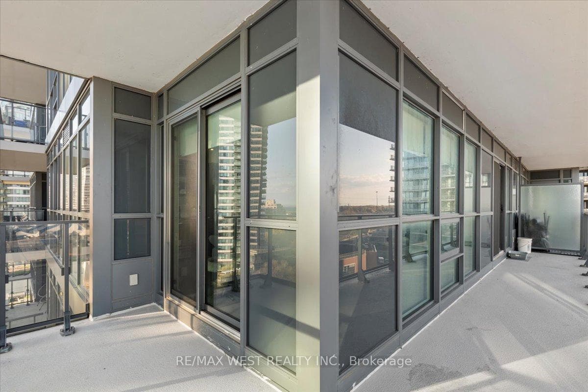 2220 Lake Shore Boulevard Unit 1207 photo 2