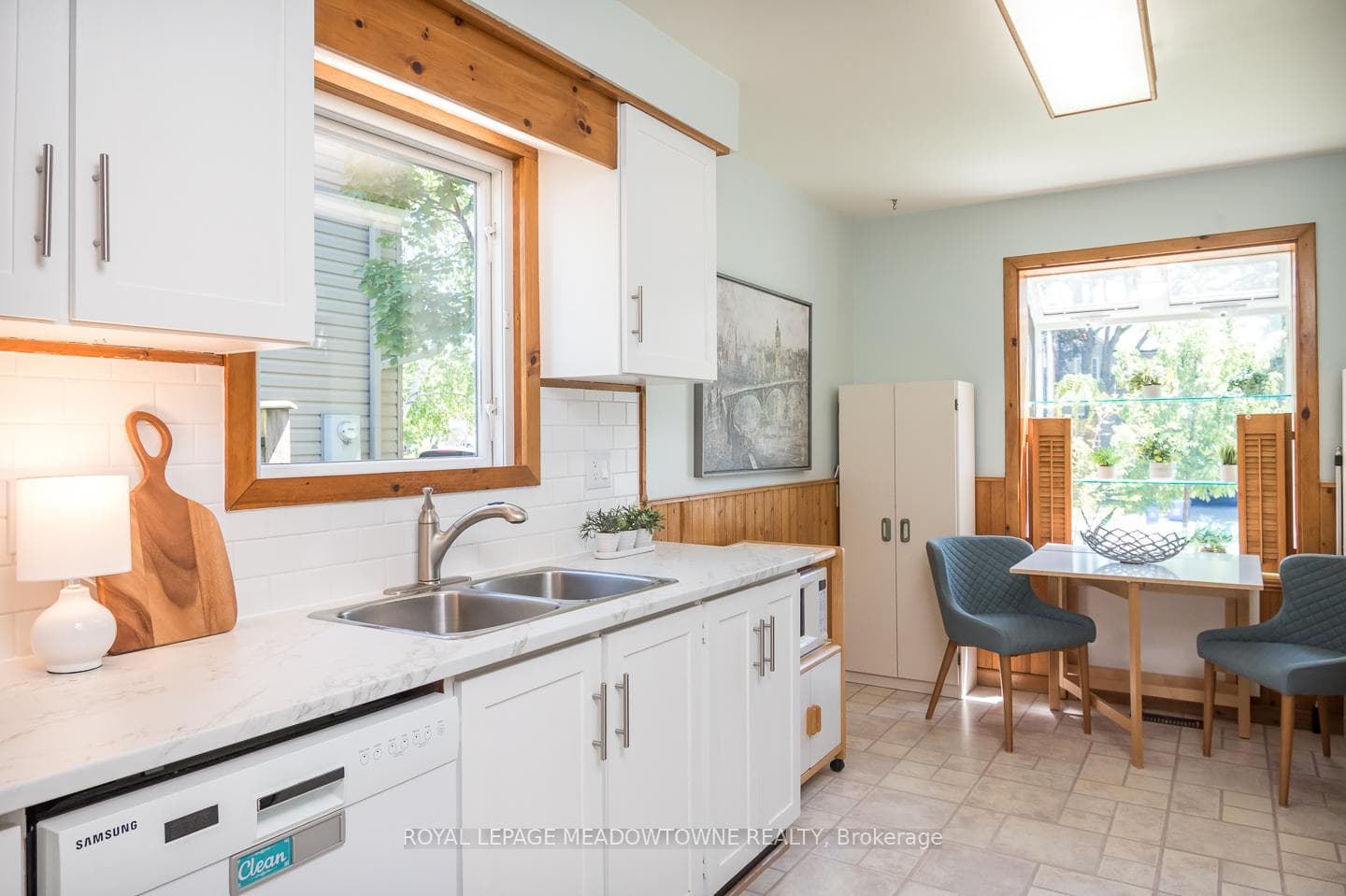 889 Morley Avenue photo 18